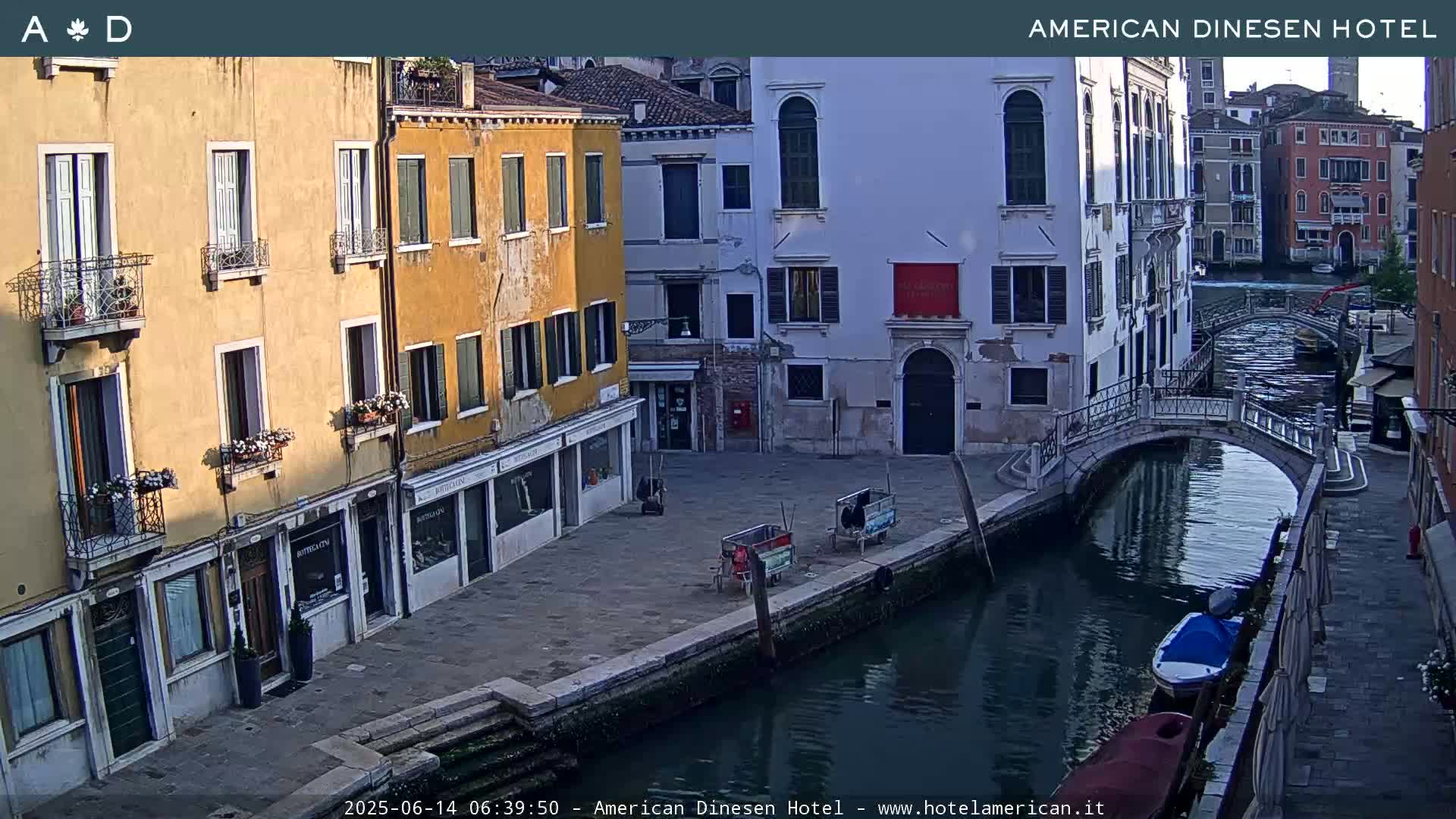 Venice Dorsoduro Canal Live Cam - Veneto, Italy