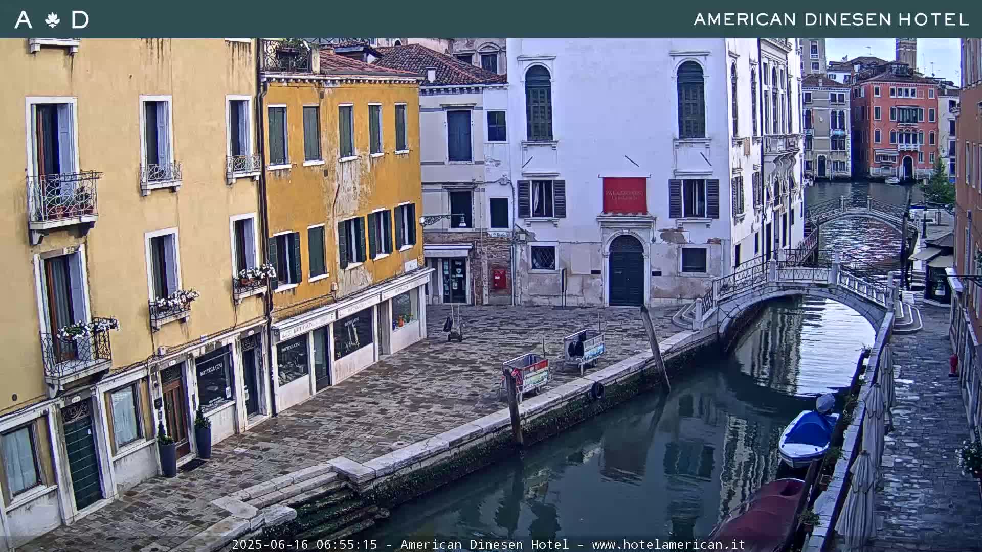 Venice Dorsoduro Canal Live Cam - Venice, Veneto, Italy