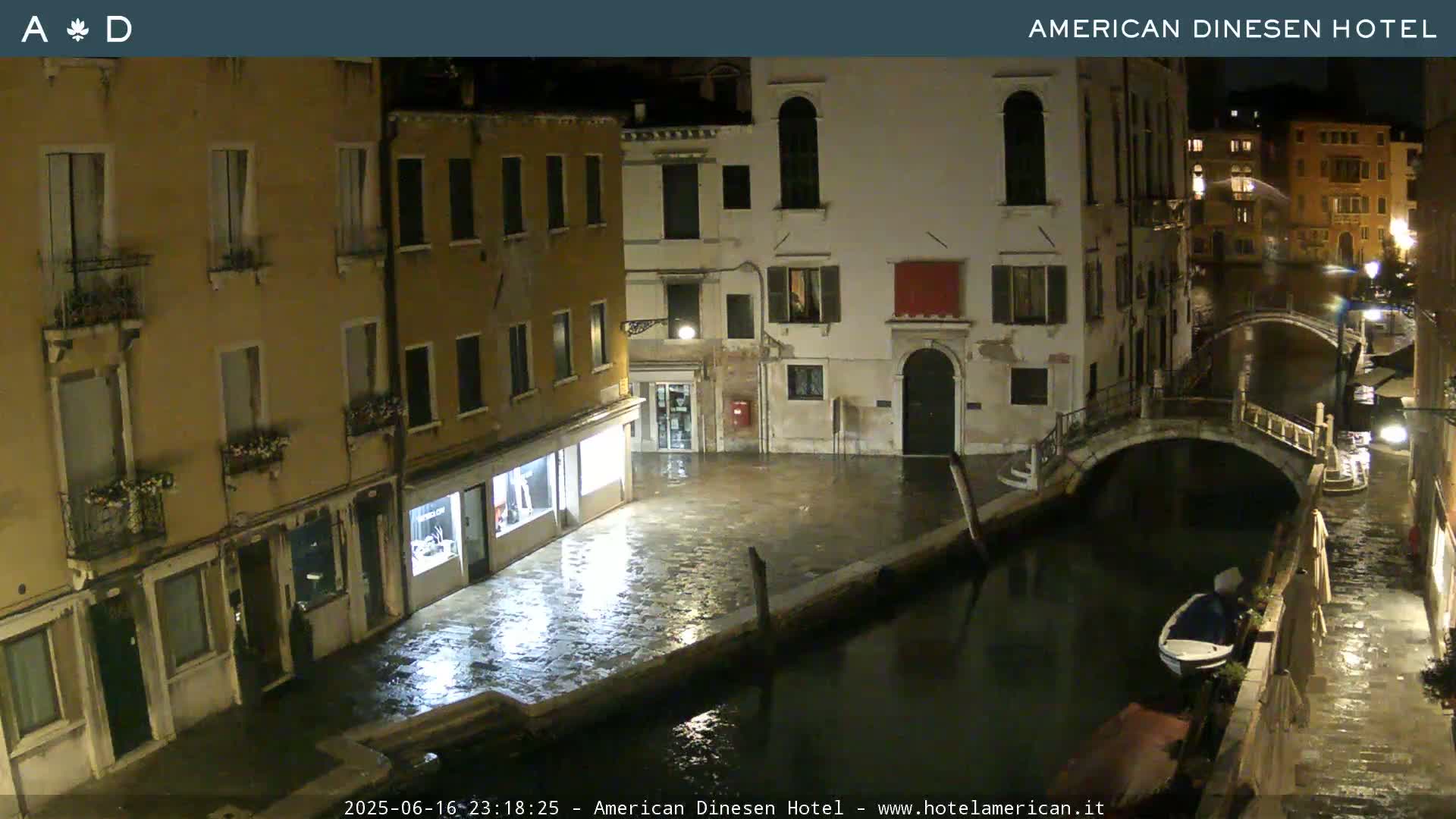 Venice Dorsoduro Canal Live Cam - Venice, Veneto, Italy