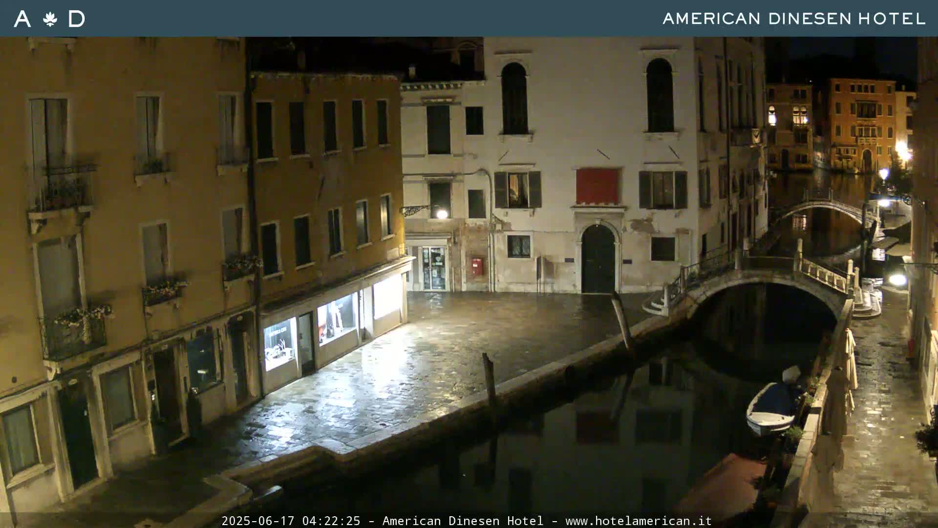 Venice Dorsoduro Canal Live Cam - Venice, Veneto, Italy