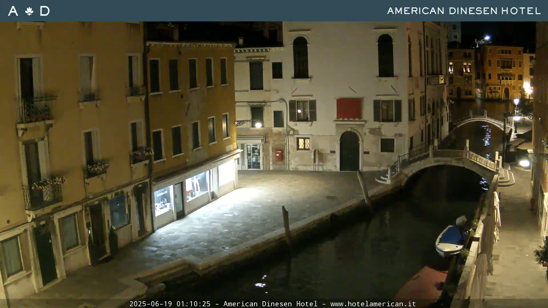 Venice Dorsoduro Canal Live Cam - Venice, Veneto, Italy