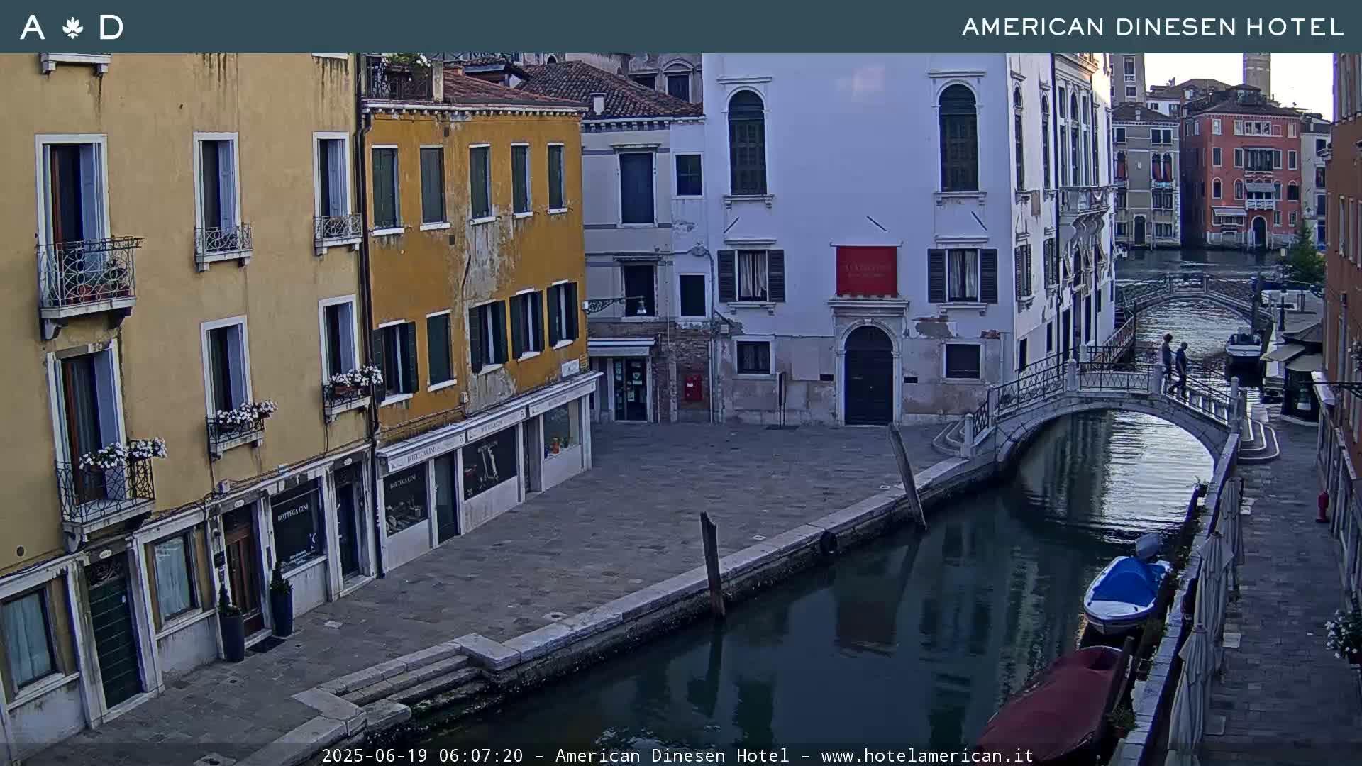 Venice Dorsoduro Canal Live Cam - Venice, Veneto, Italy
