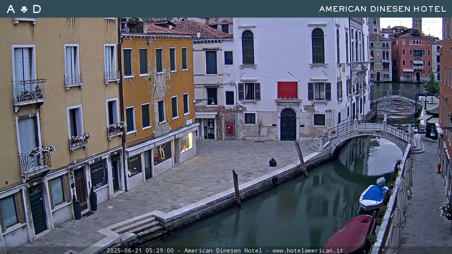 Venice Dorsoduro Canal Live Cam - Venice, Veneto, Italy