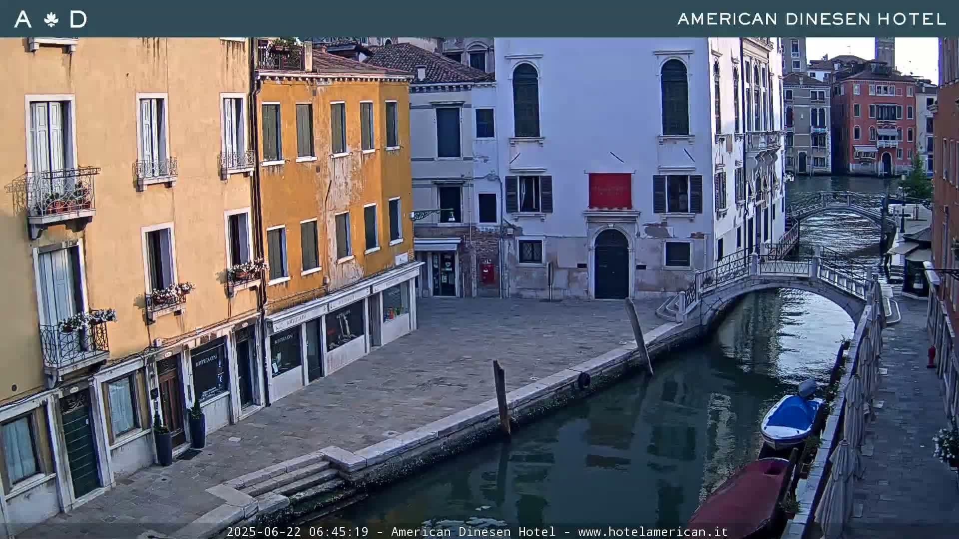 Venice Dorsoduro Canal Live Cam - Venice, Veneto, Italy