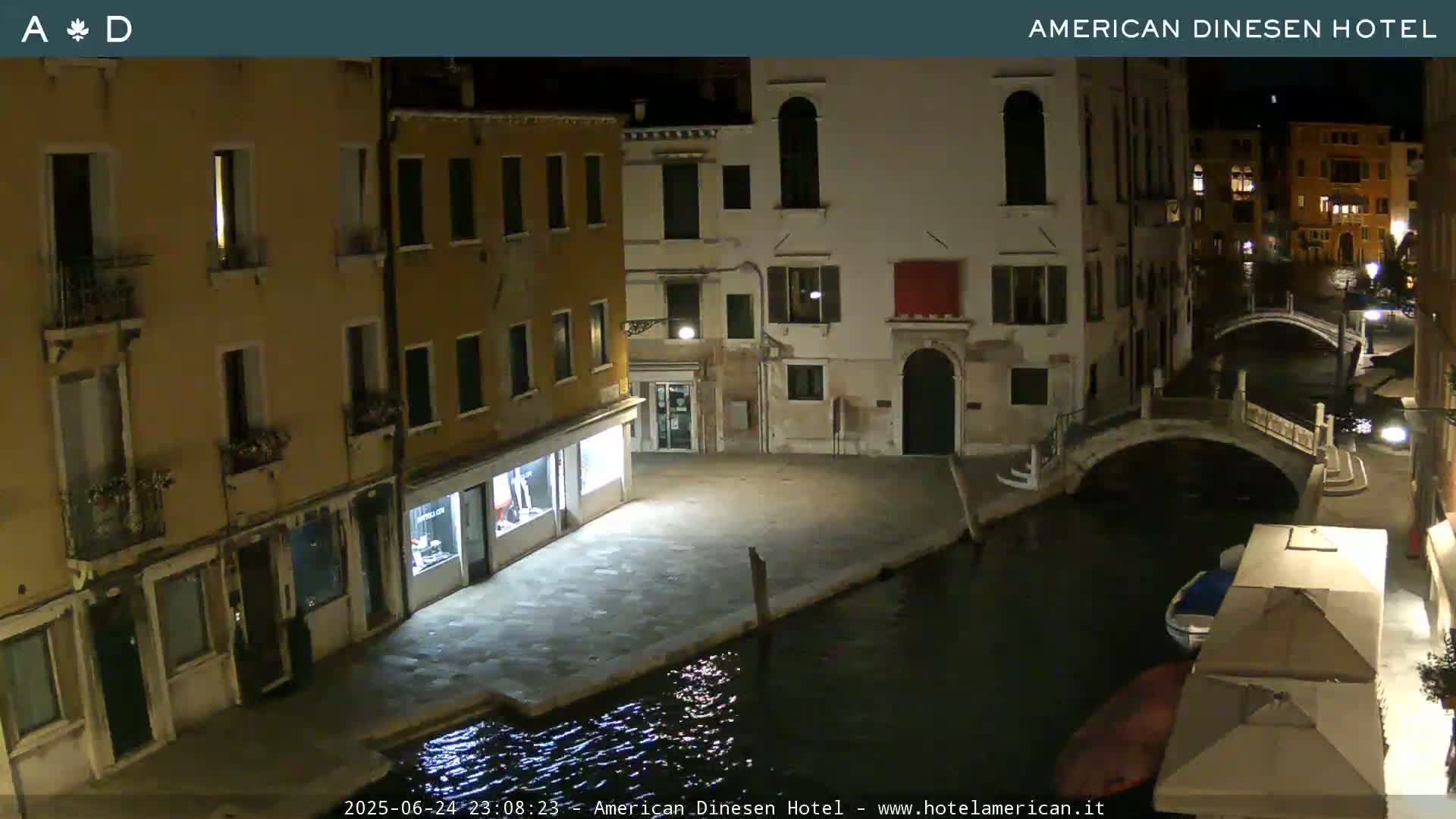 Venice Dorsoduro Canal Live Cam - Venice, Veneto, Italy