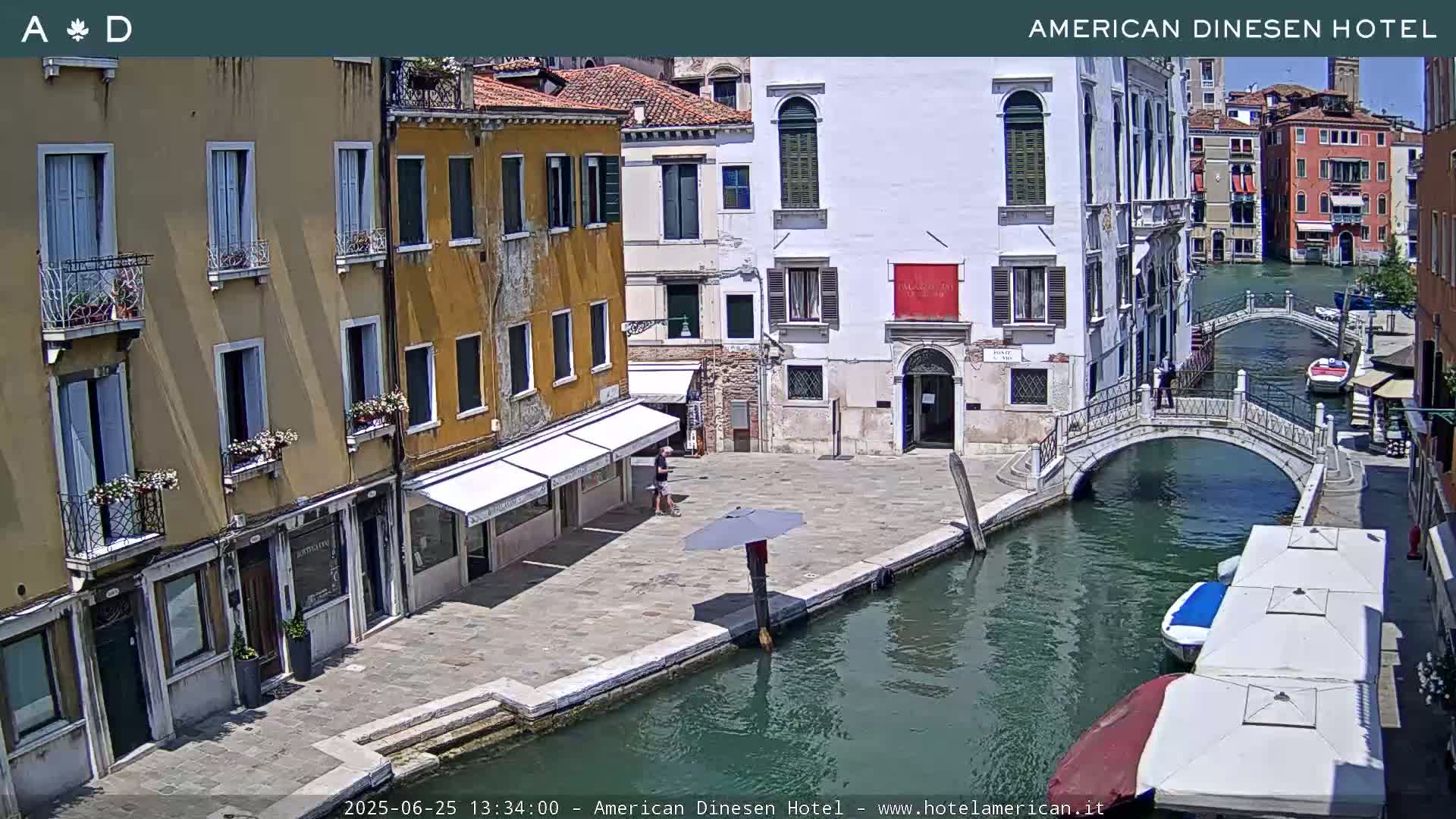 Venice Dorsoduro Canal Live Cam - Venice, Veneto, Italy