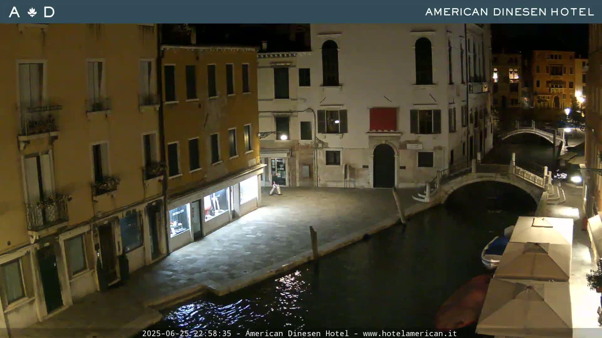 Venice Dorsoduro Canal Live Cam - Venice, Veneto, Italy