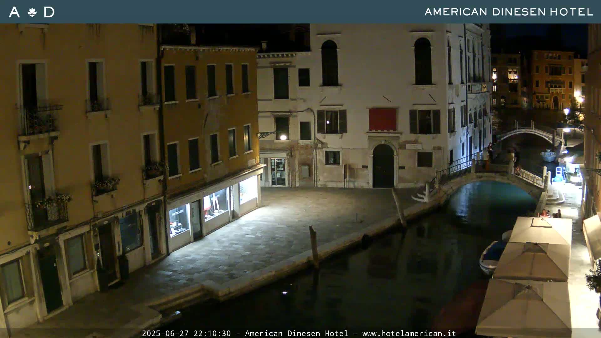 Venice Dorsoduro Canal Live Cam - Venice, Veneto, Italy