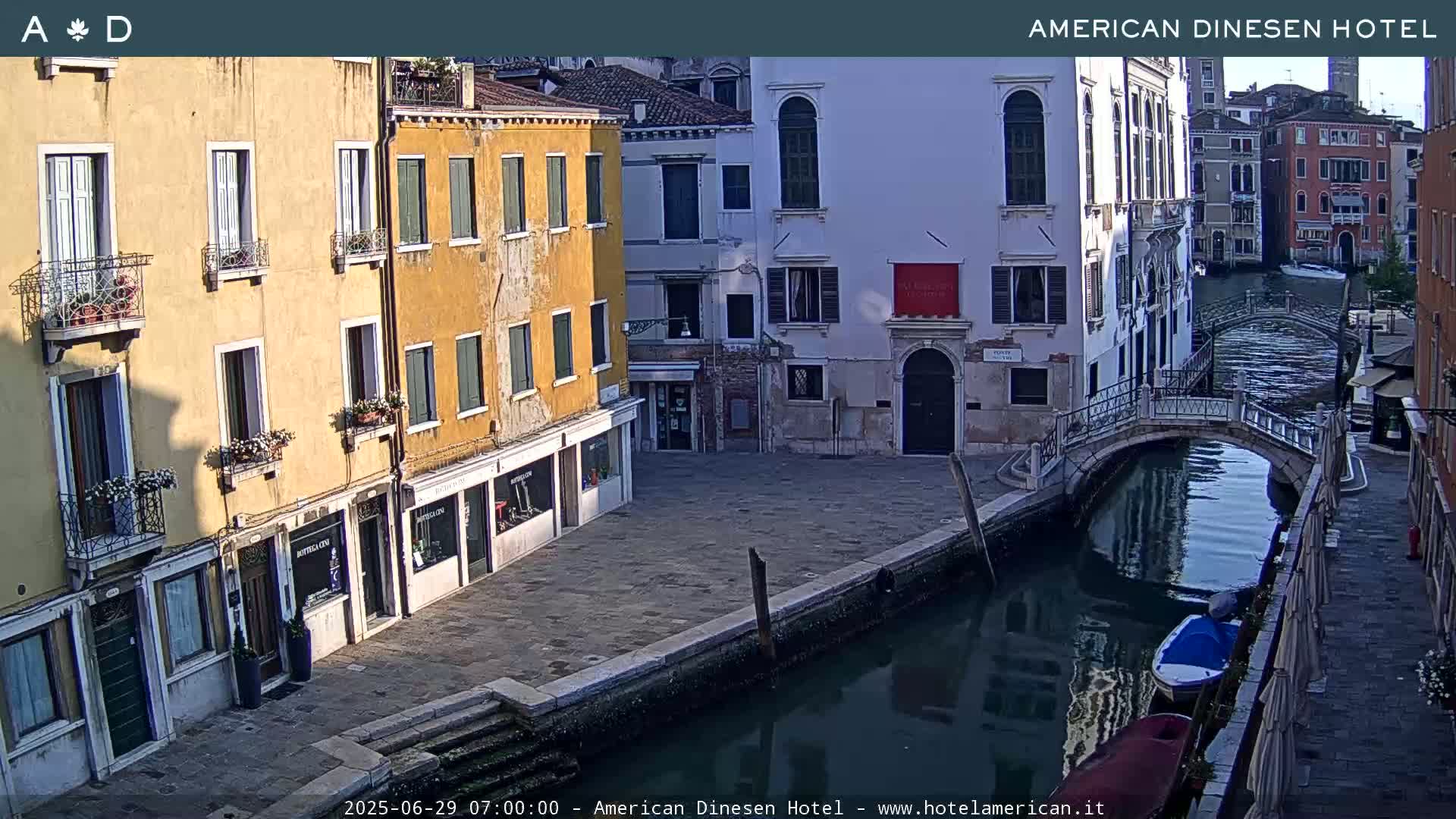 Venice Dorsoduro Canal Live Cam - Venice, Veneto, Italy