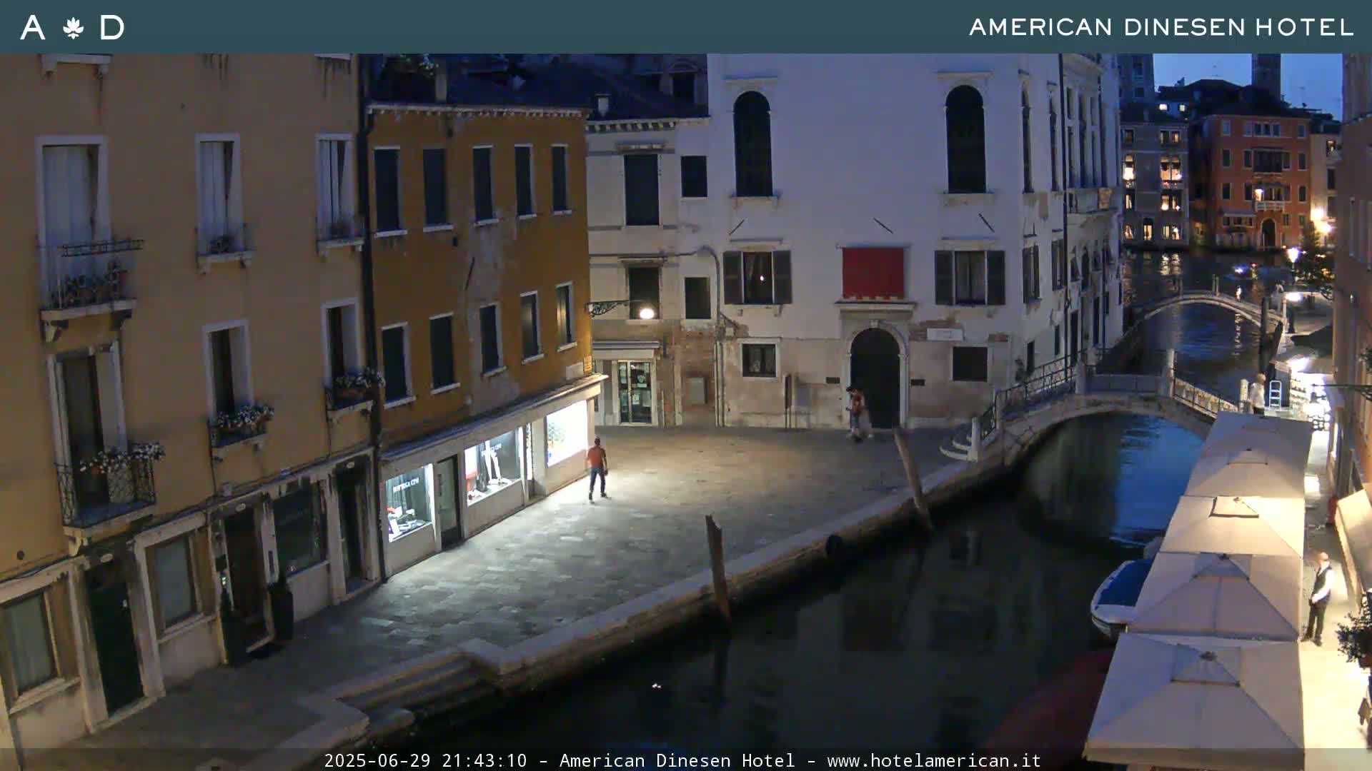 Venice Dorsoduro Canal Live Cam - Venice, Veneto, Italy