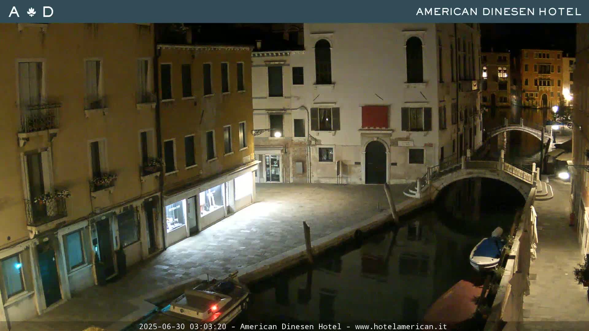 Venice Dorsoduro Canal Live Cam - Venice, Veneto, Italy
