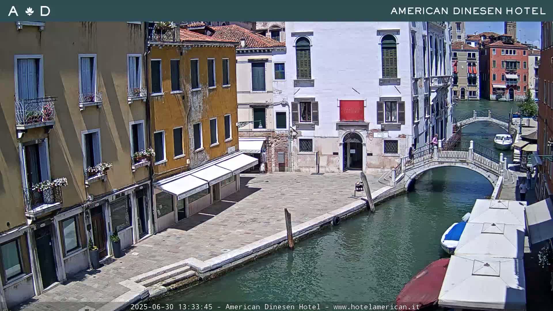 Venice Dorsoduro Canal Live Cam - Venice, Veneto, Italy
