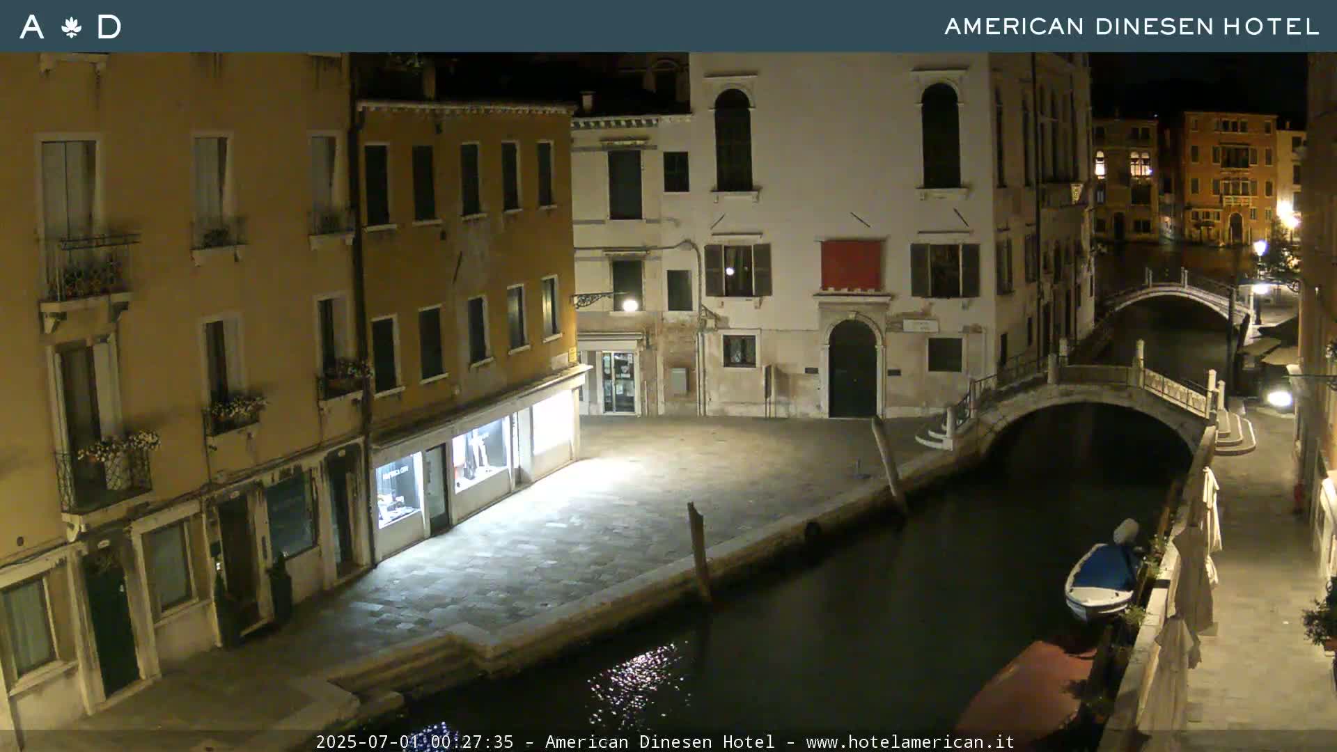 Venice Dorsoduro Canal Live Cam - Venice, Veneto, Italy