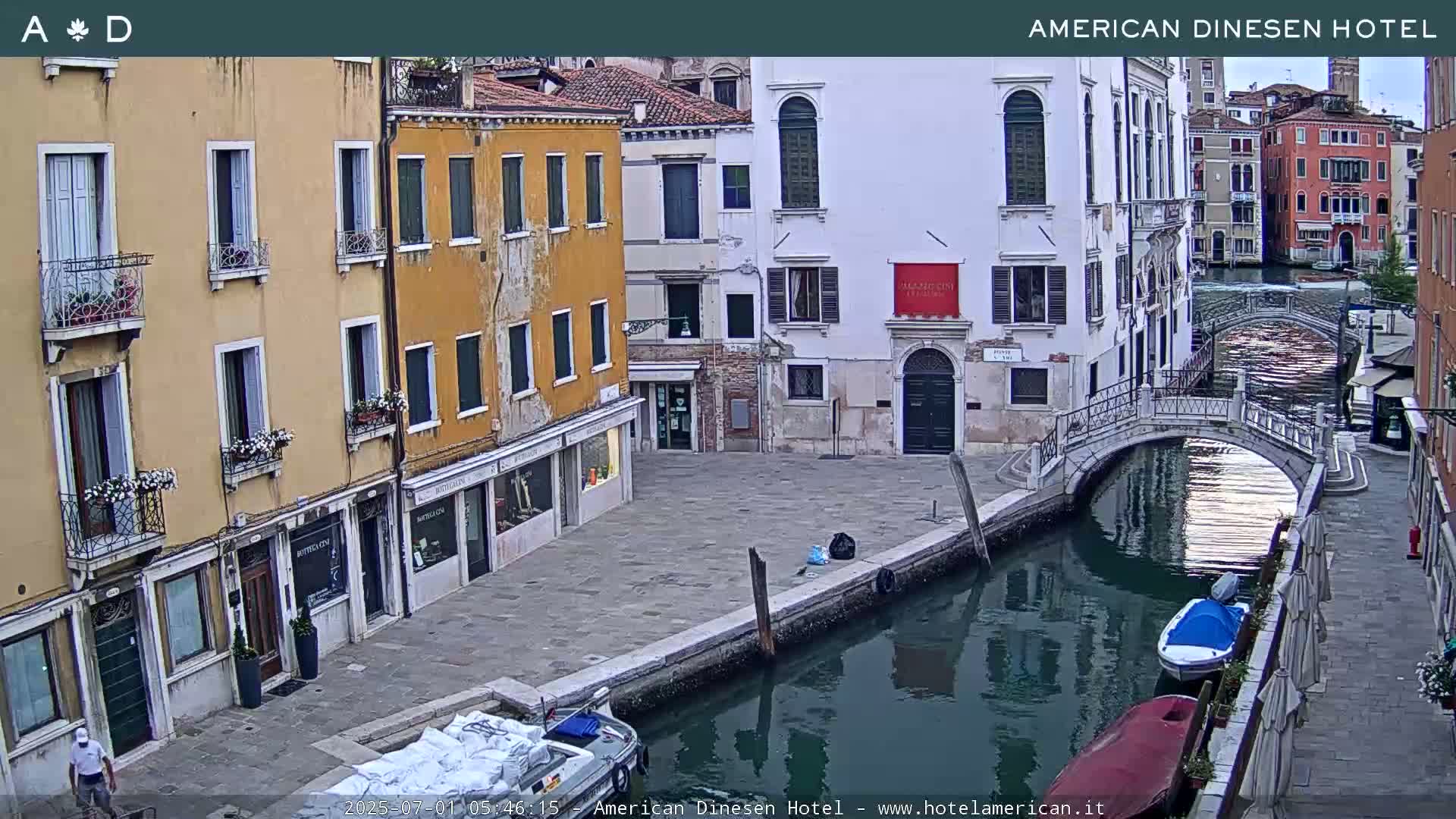 Venice Dorsoduro Canal Live Cam - Venice, Veneto, Italy