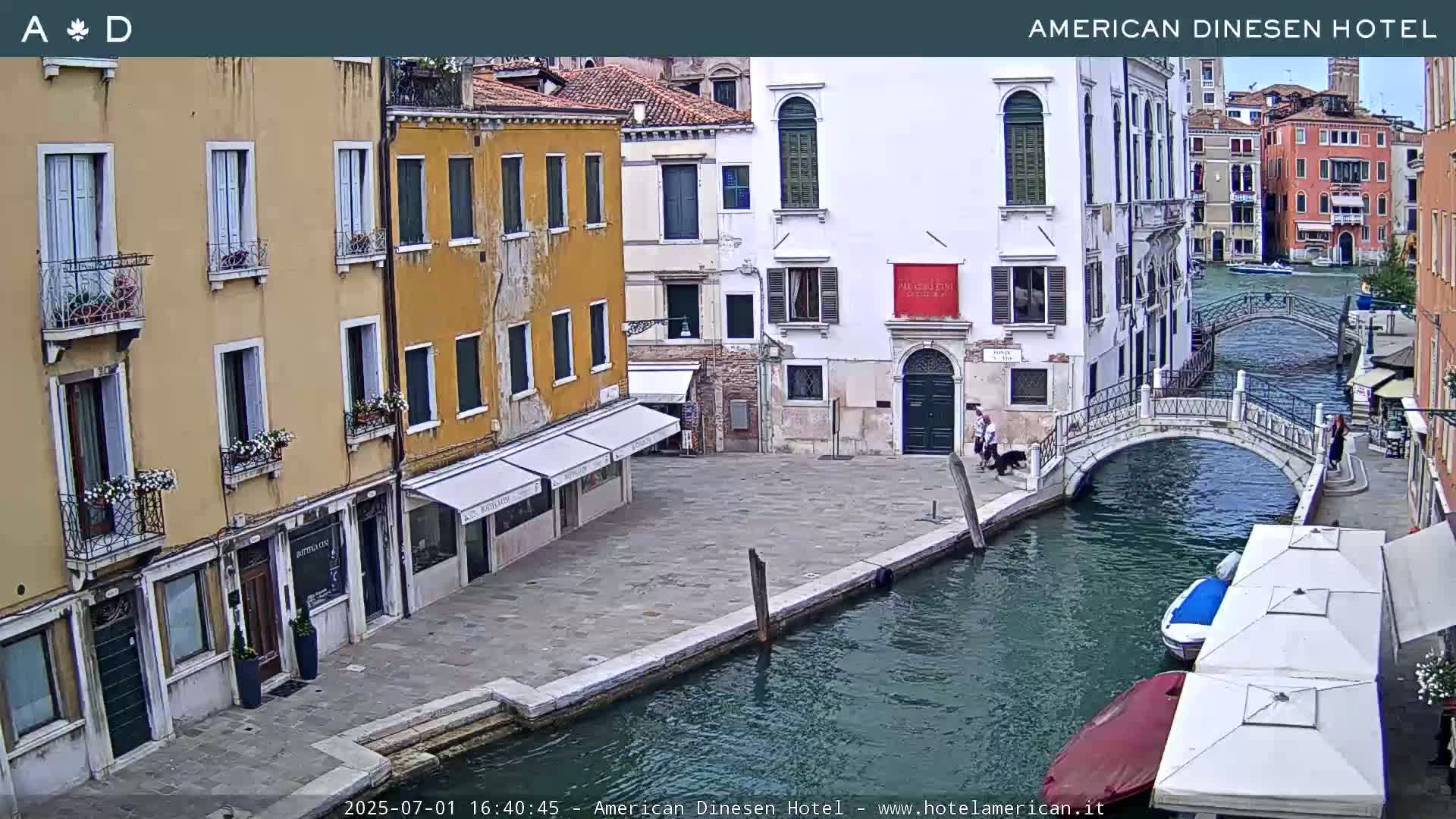 Venice Dorsoduro Canal Live Cam - Venice, Veneto, Italy