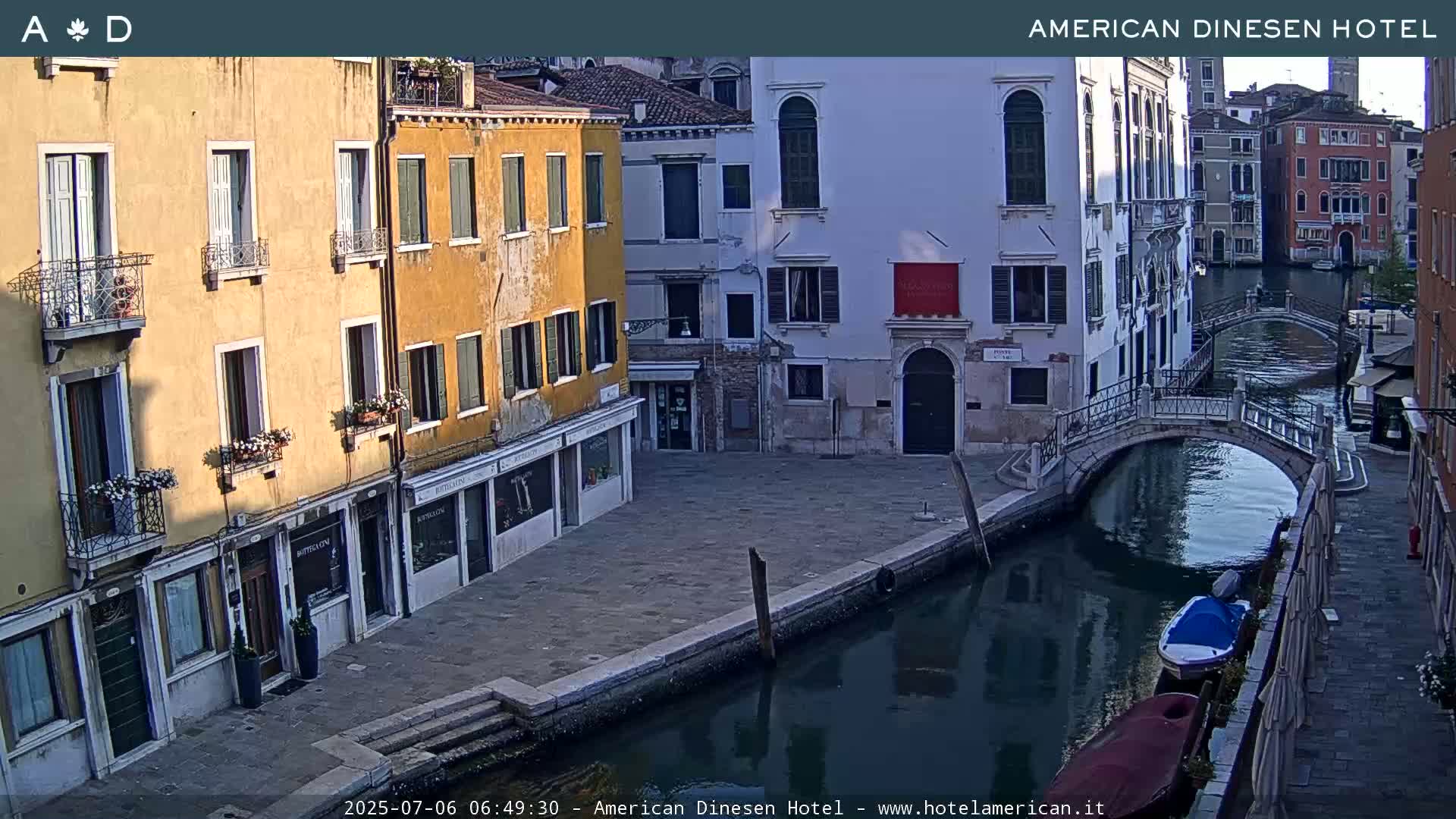 Venice Dorsoduro Canal Live Cam - Venice, Veneto, Italy