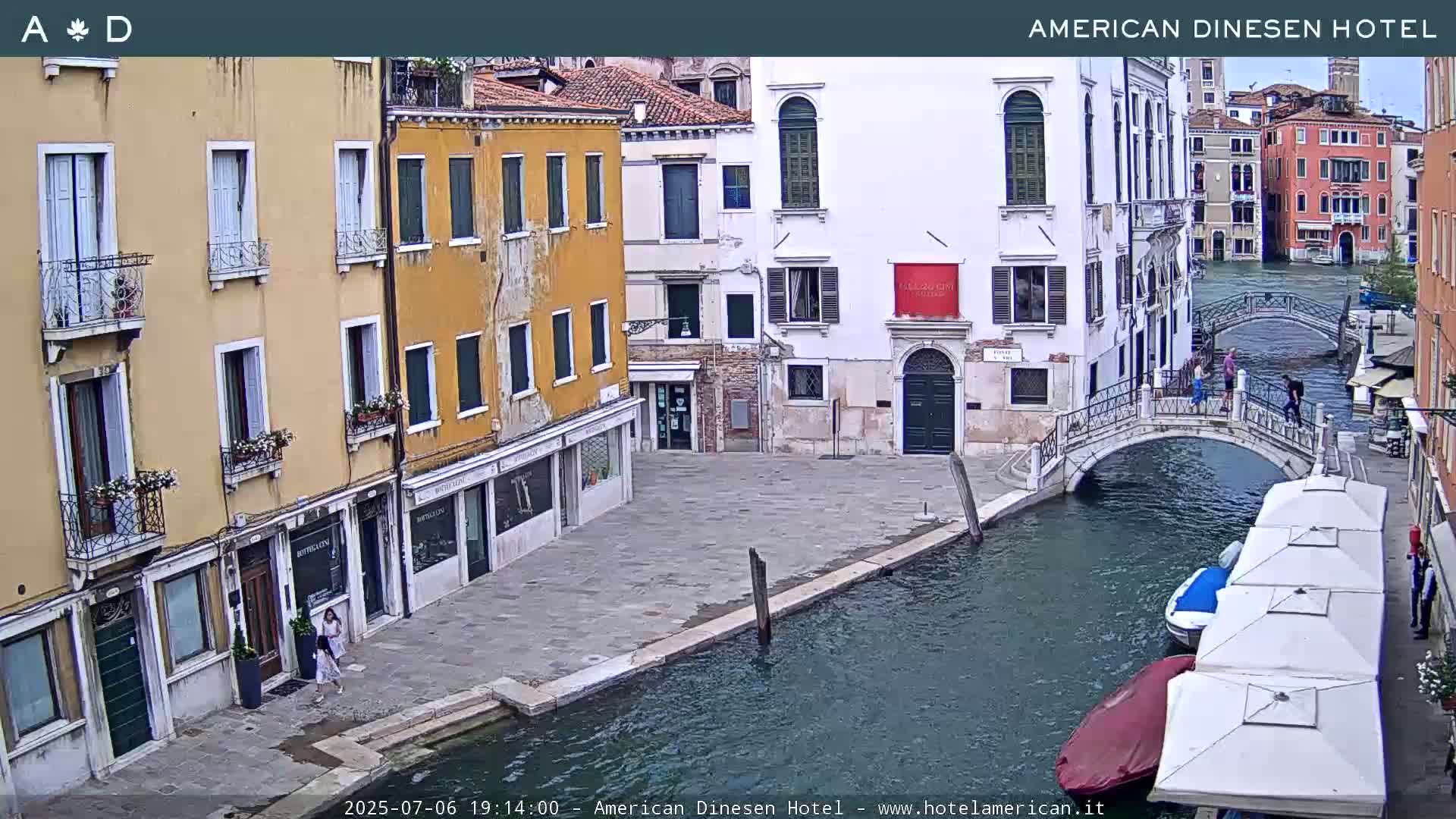 Venice Dorsoduro Canal Live Cam - Venice, Veneto, Italy