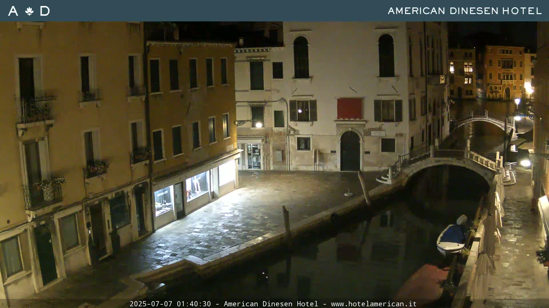 Venice Dorsoduro Canal Live Cam - Venice, Veneto, Italy