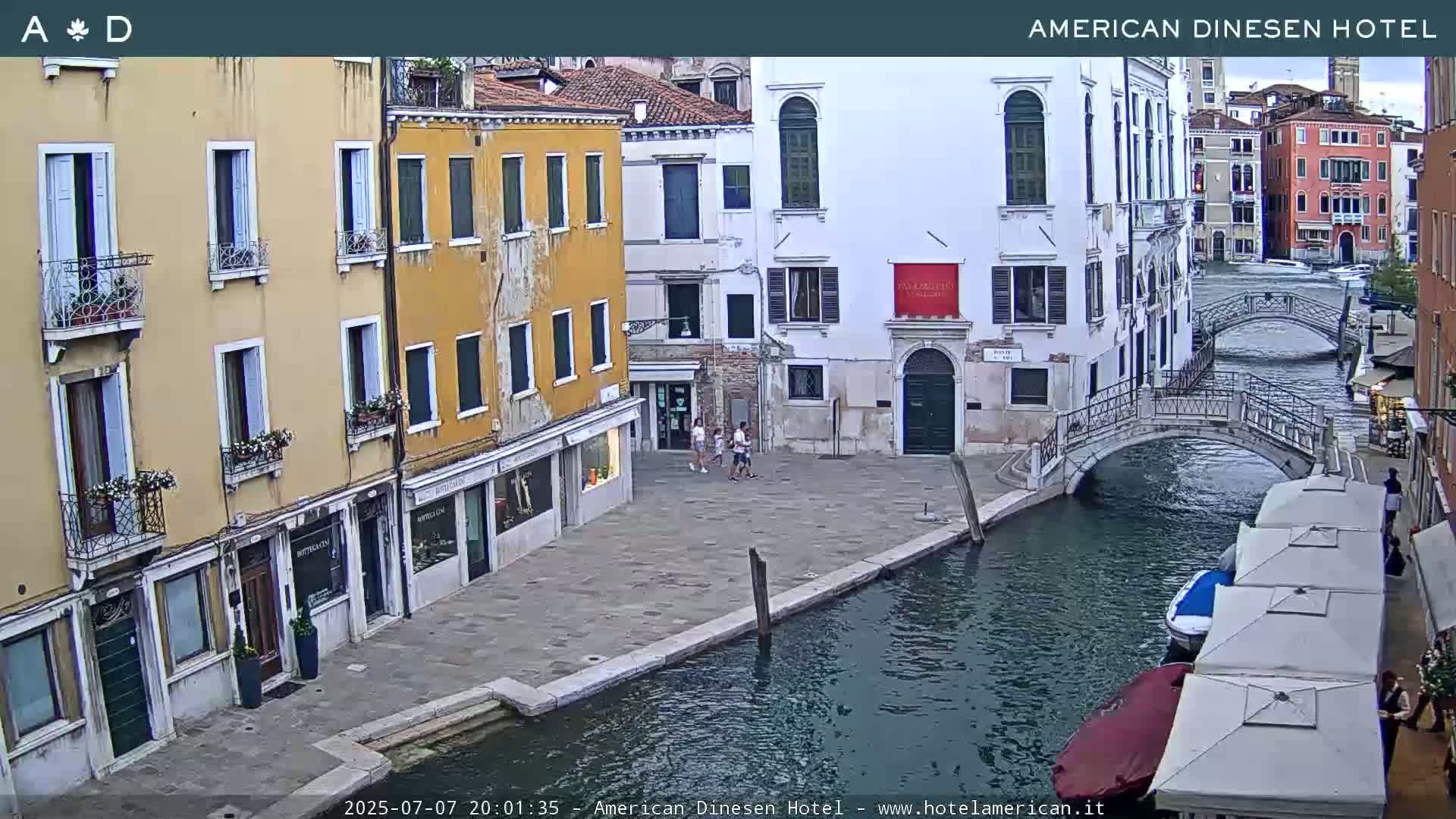 Venice Dorsoduro Canal Live Cam - Venice, Veneto, Italy