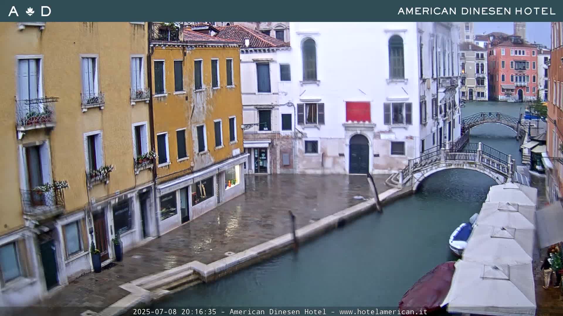 Venice Dorsoduro Canal Live Cam - Venice, Veneto, Italy