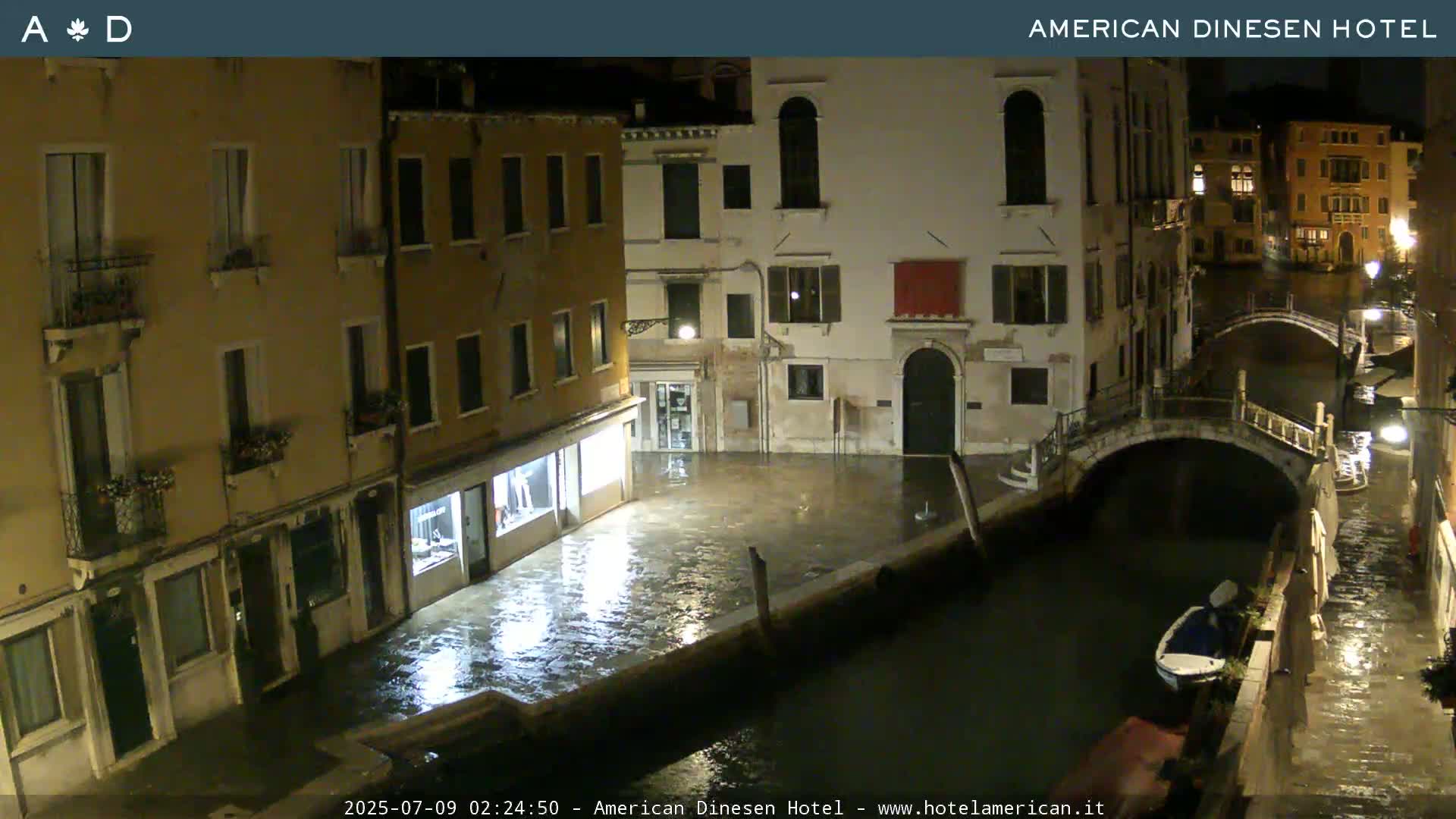Venice Dorsoduro Canal Live Cam - Venice, Veneto, Italy