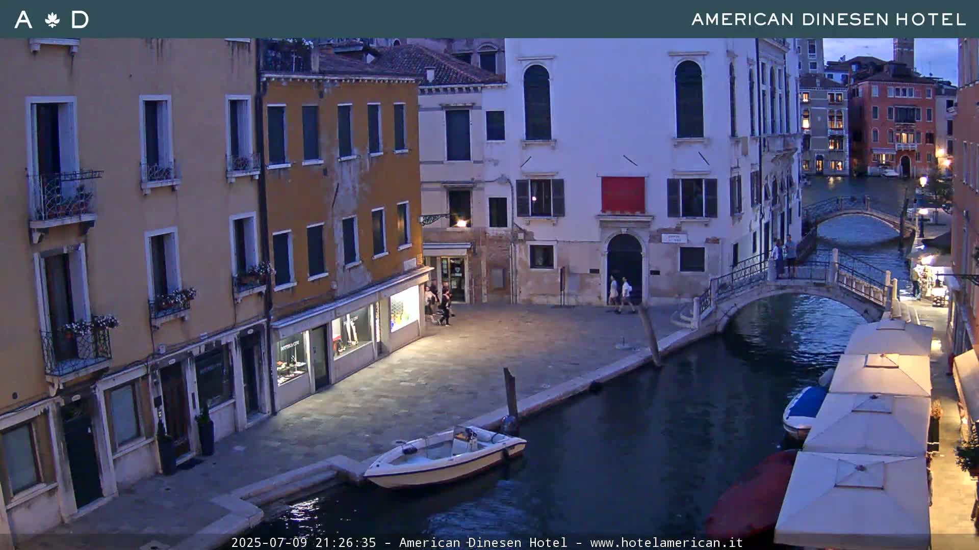 Venice Dorsoduro Canal Live Cam - Venice, Veneto, Italy