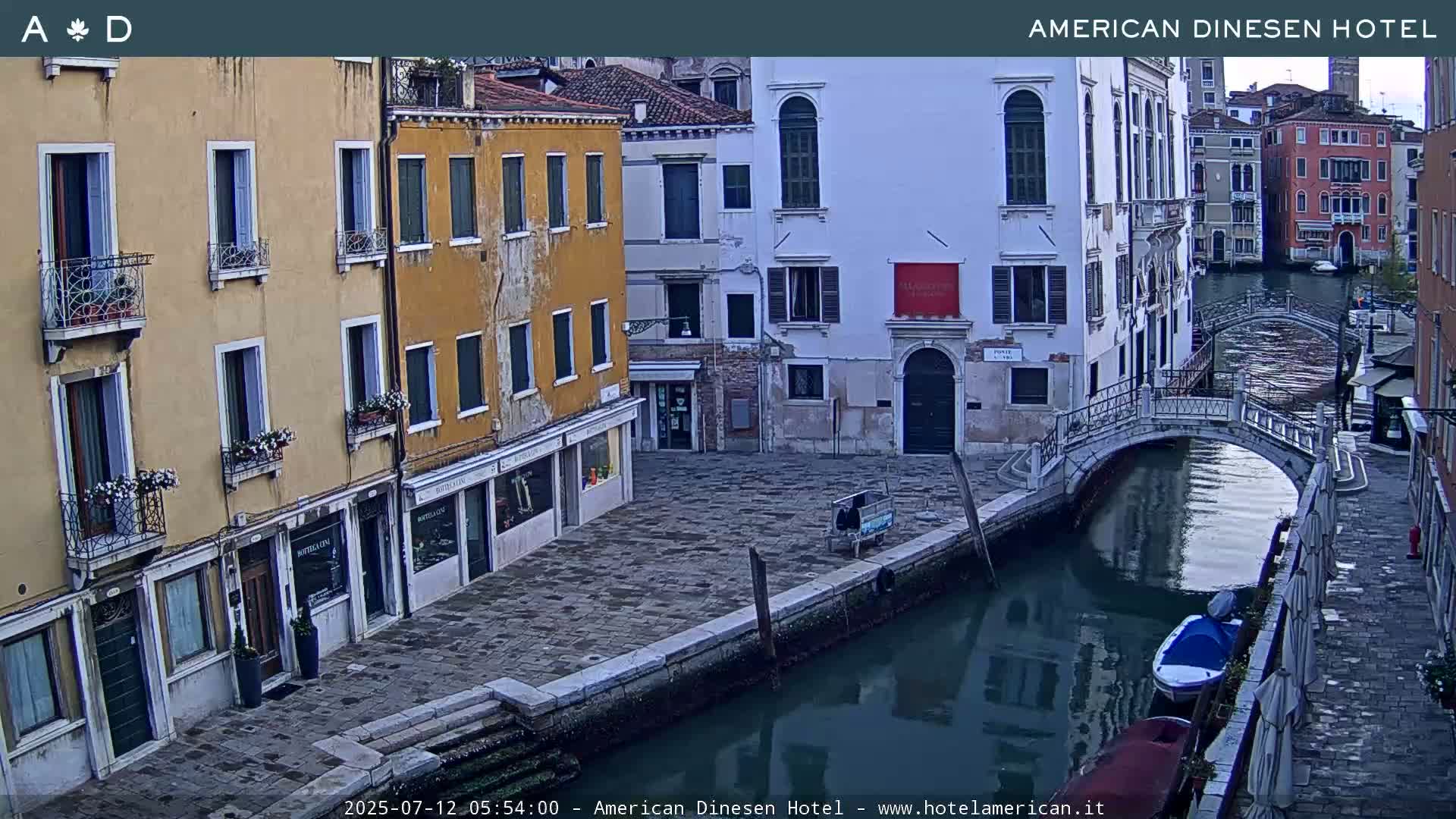 Venice Dorsoduro Canal Live Cam - Venice, Veneto, Italy