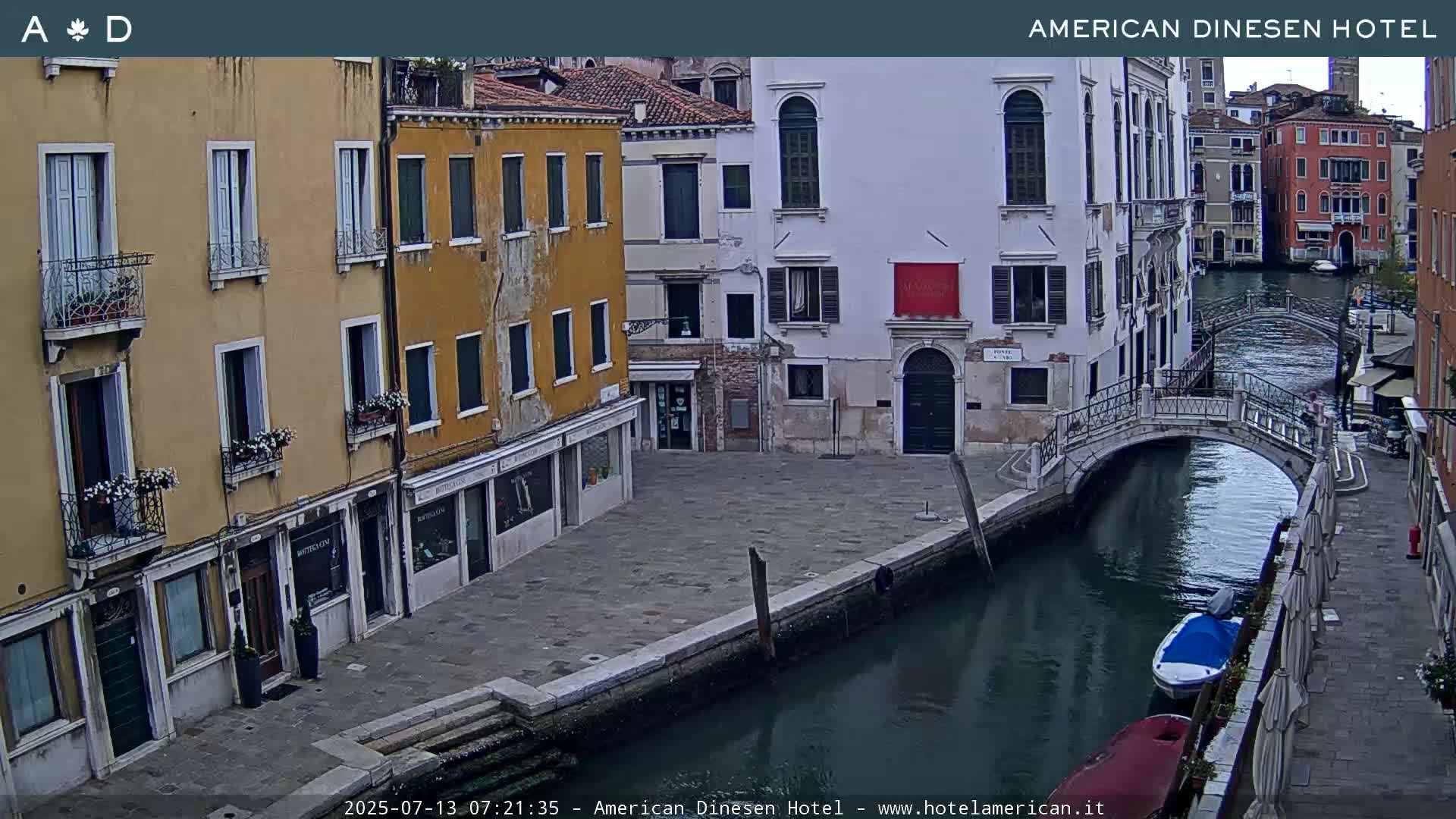 Venice Dorsoduro Canal Live Cam - Venice, Veneto, Italy
