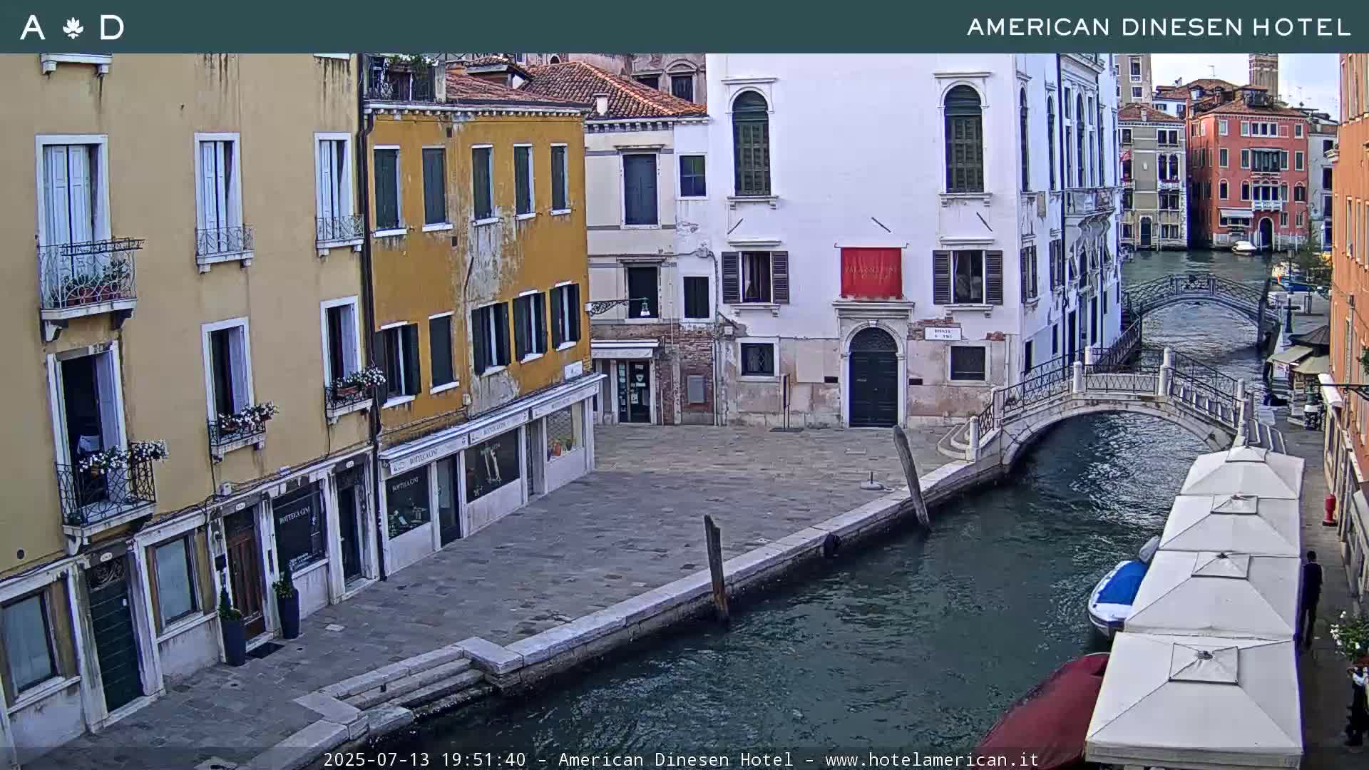 Venice Dorsoduro Canal Live Cam - Venice, Veneto, Italy