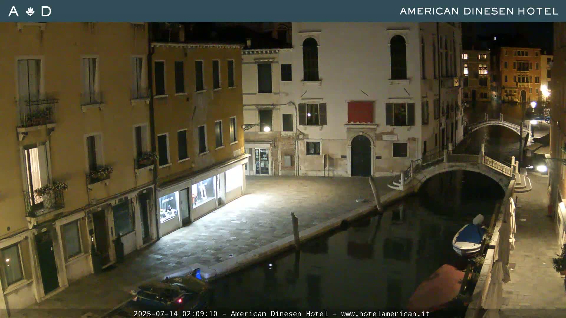 Venice Dorsoduro Canal Live Cam - Venice, Veneto, Italy