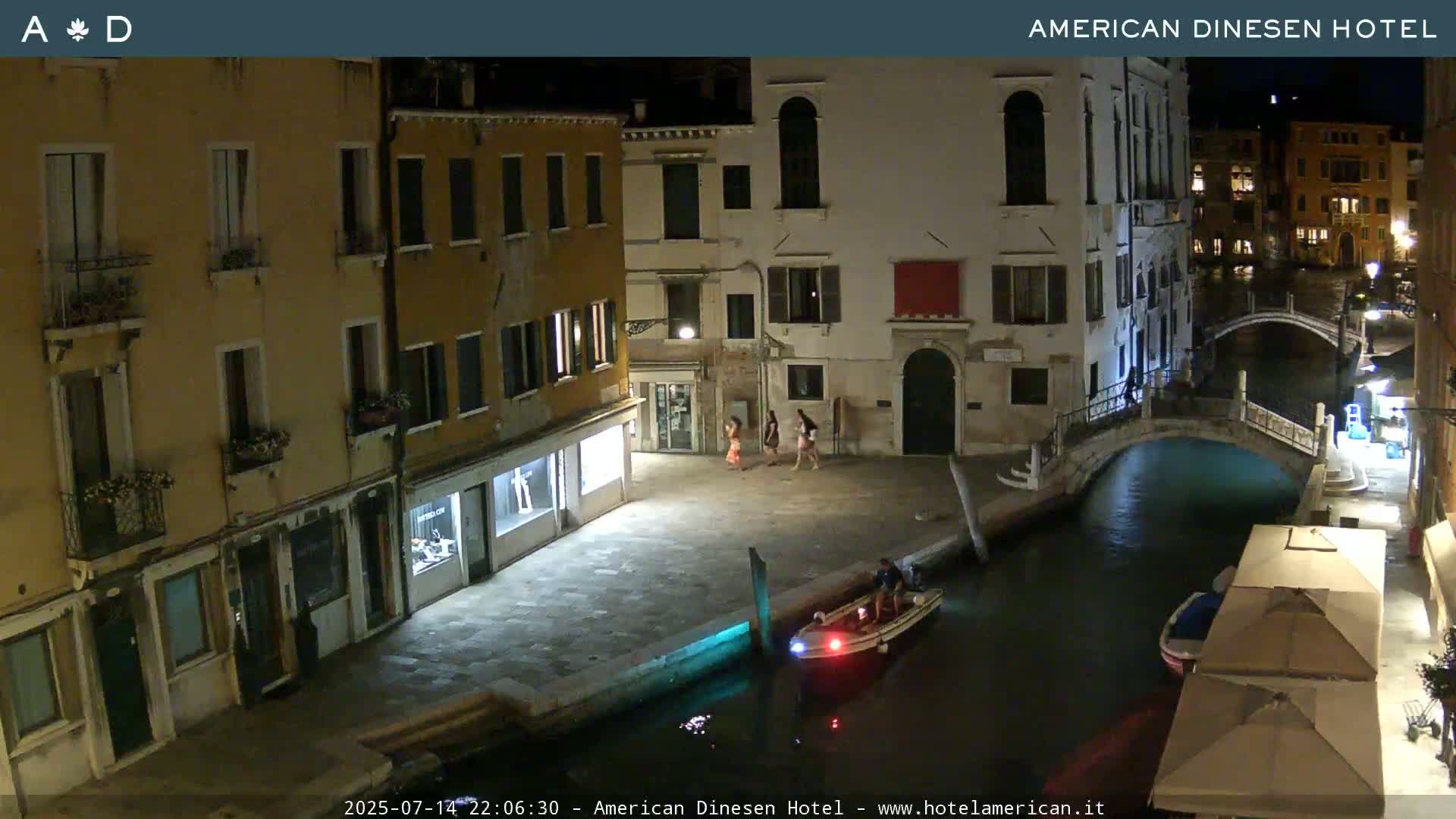 Venice Dorsoduro Canal Live Cam - Venice, Veneto, Italy