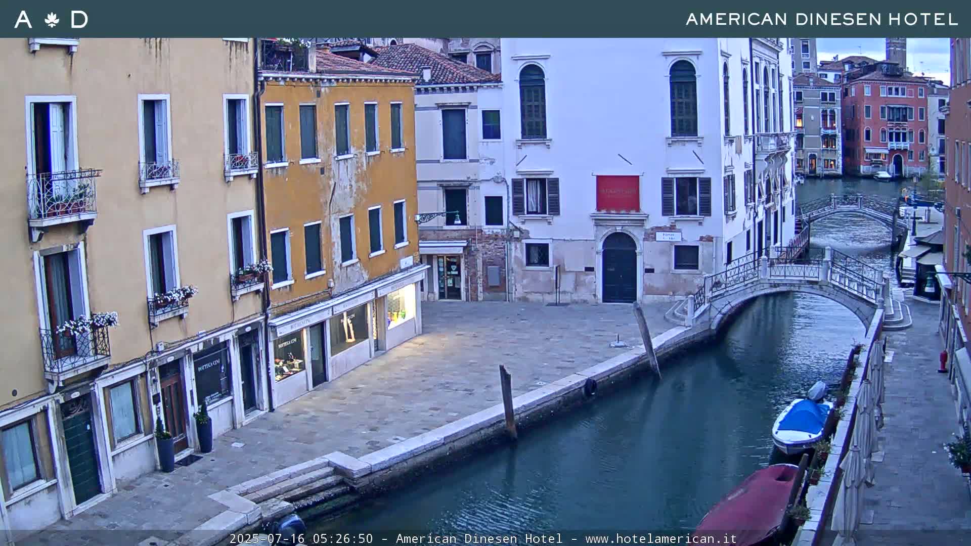 Venice Dorsoduro Canal Live Cam - Venice, Veneto, Italy
