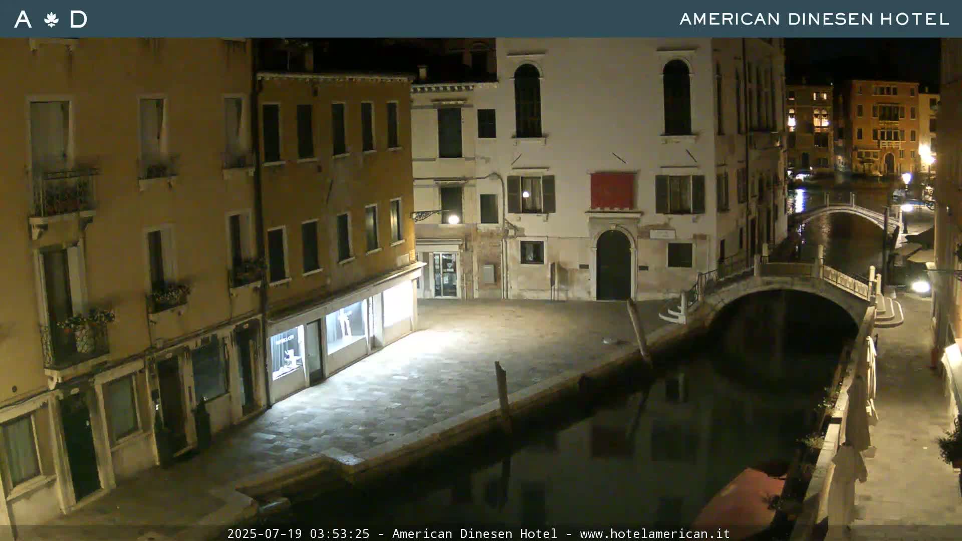 Venice Dorsoduro Canal Live Cam - Venice, Veneto, Italy