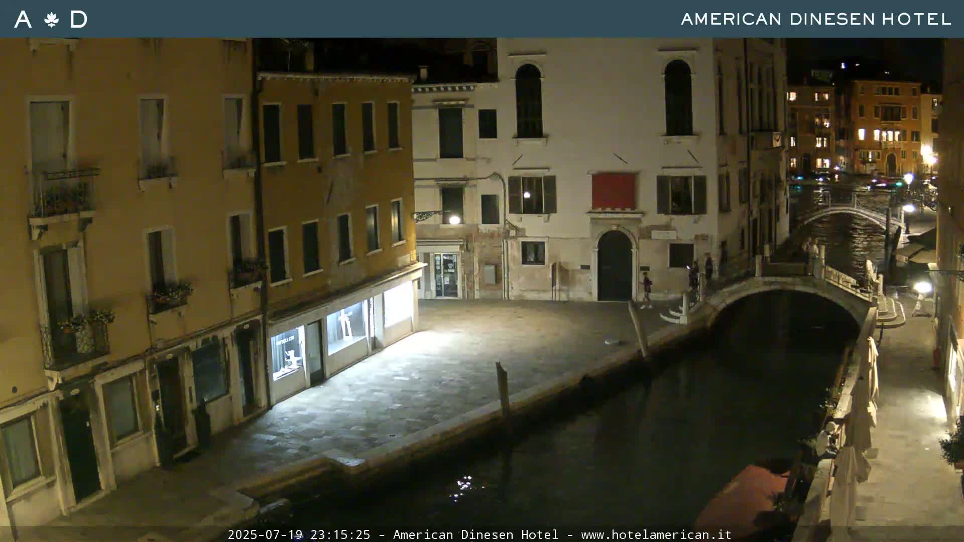 Venice Dorsoduro Canal Live Cam - Venice, Veneto, Italy