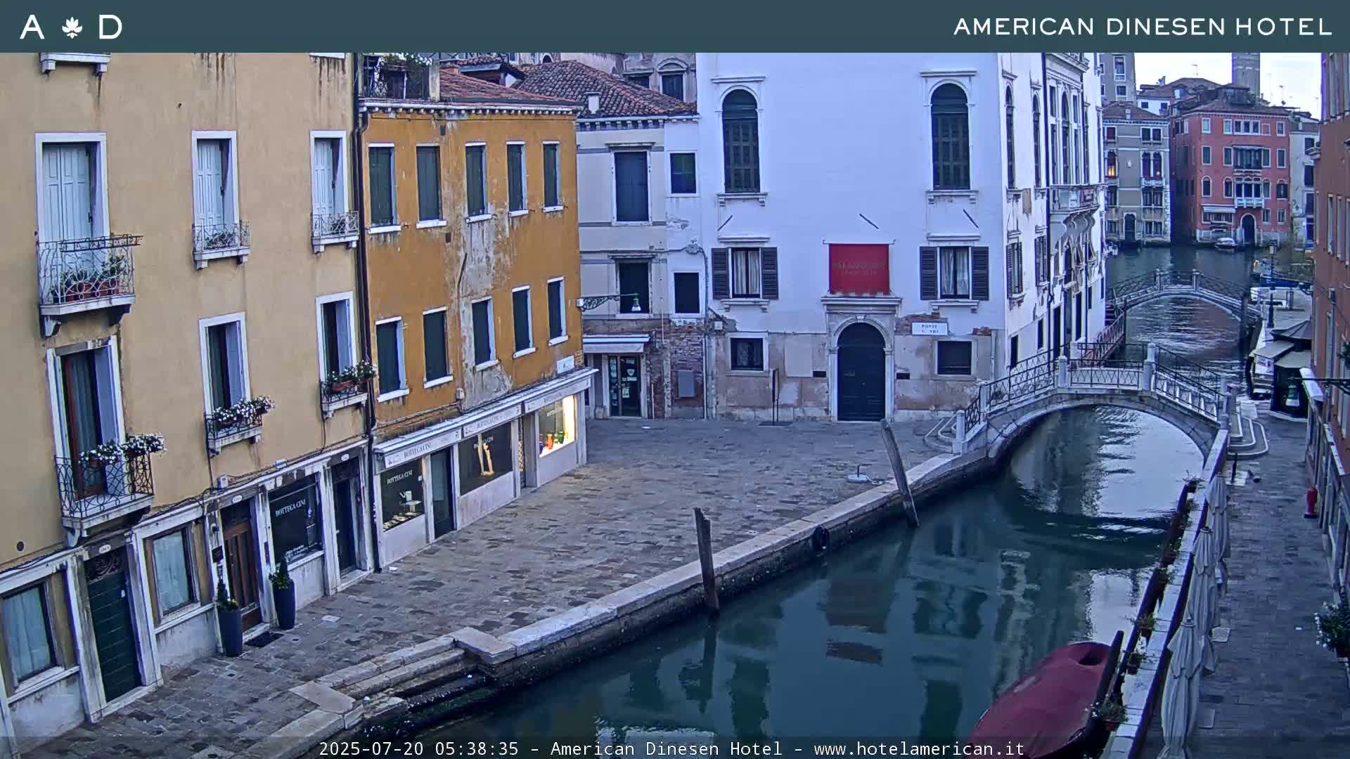 Venice Dorsoduro Canal Live Cam - Venice, Veneto, Italy