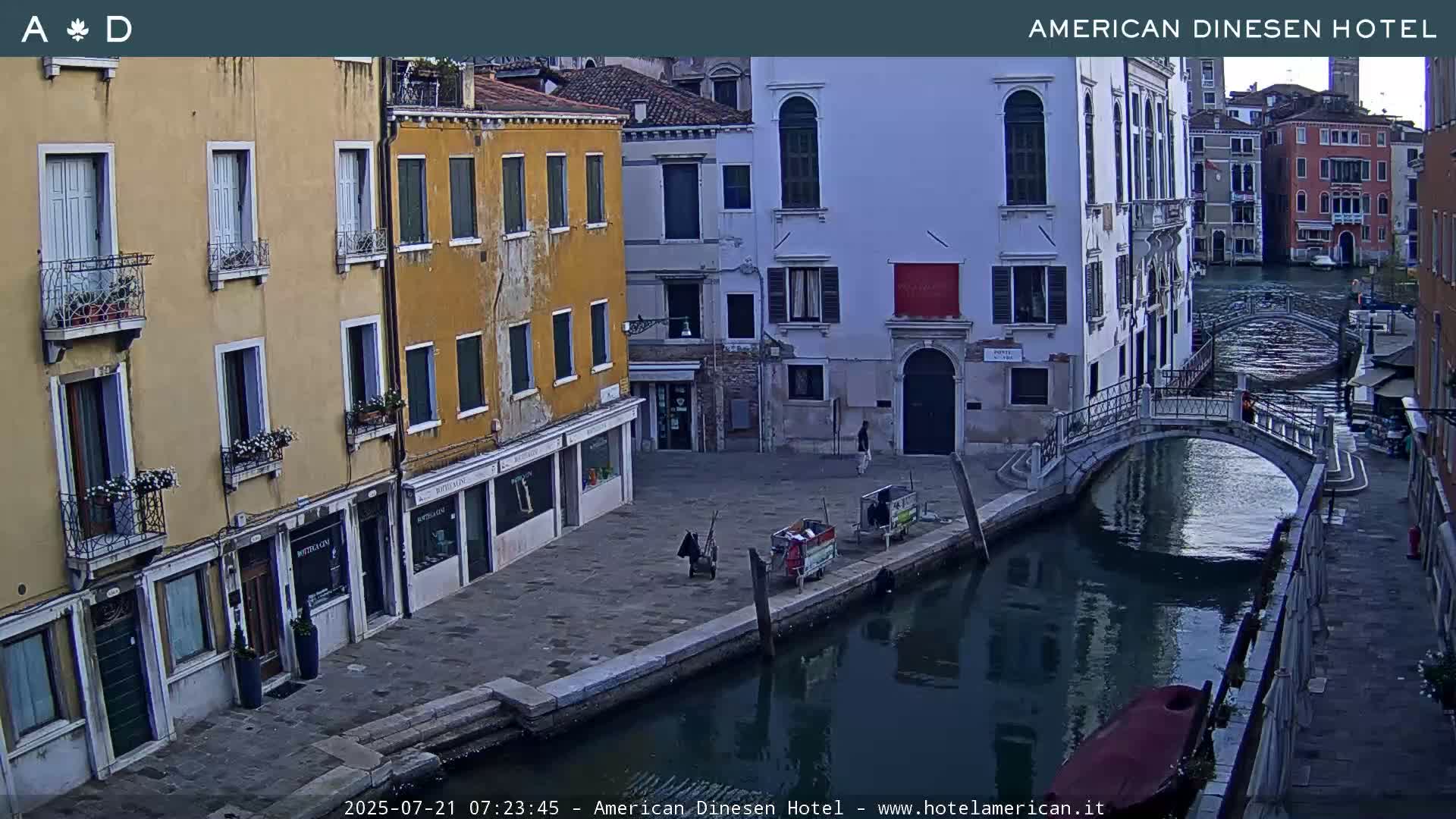 Venice Dorsoduro Canal Live Cam - Venice, Veneto, Italy