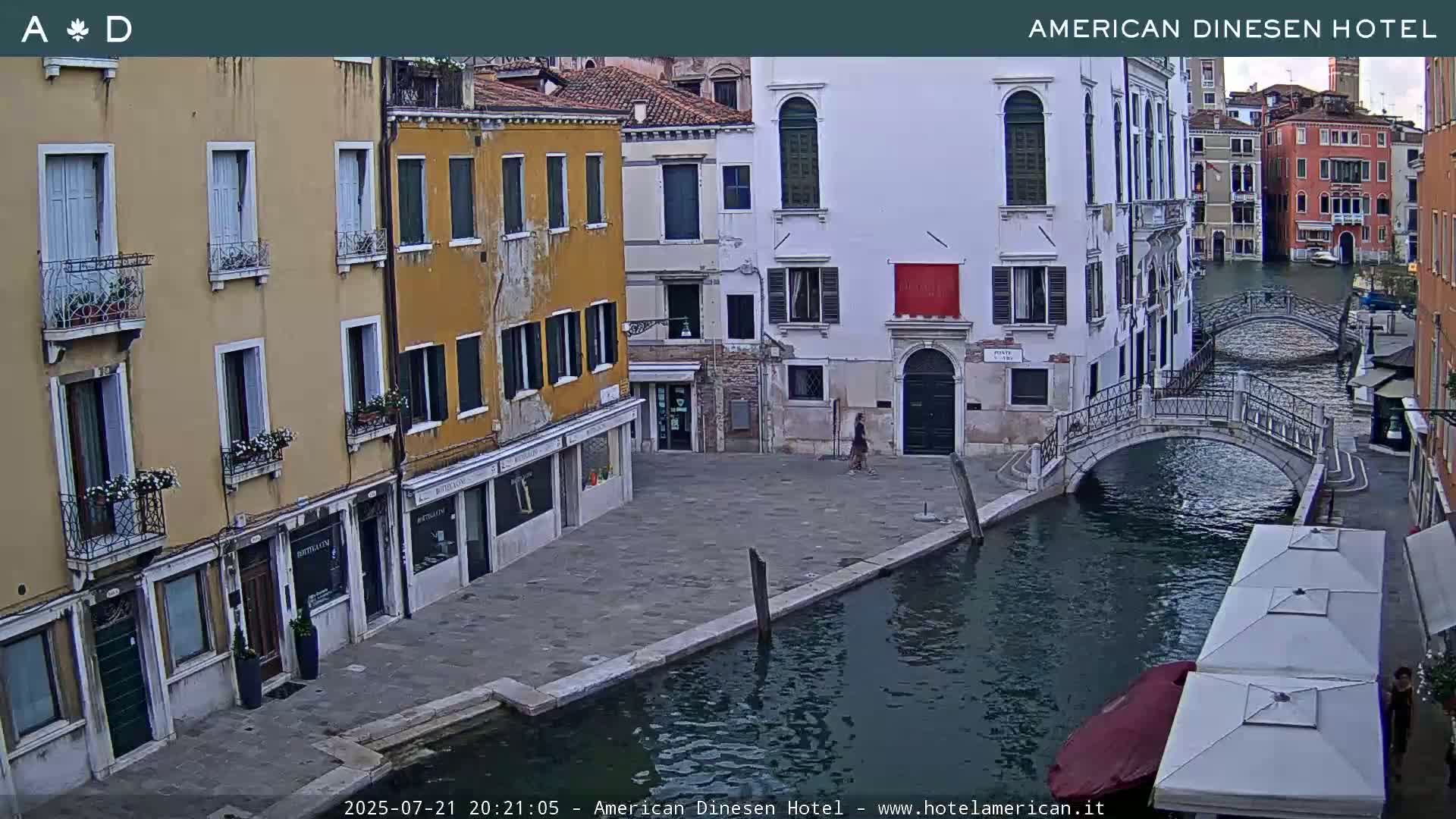 Venice Dorsoduro Canal Live Cam - Venice, Veneto, Italy