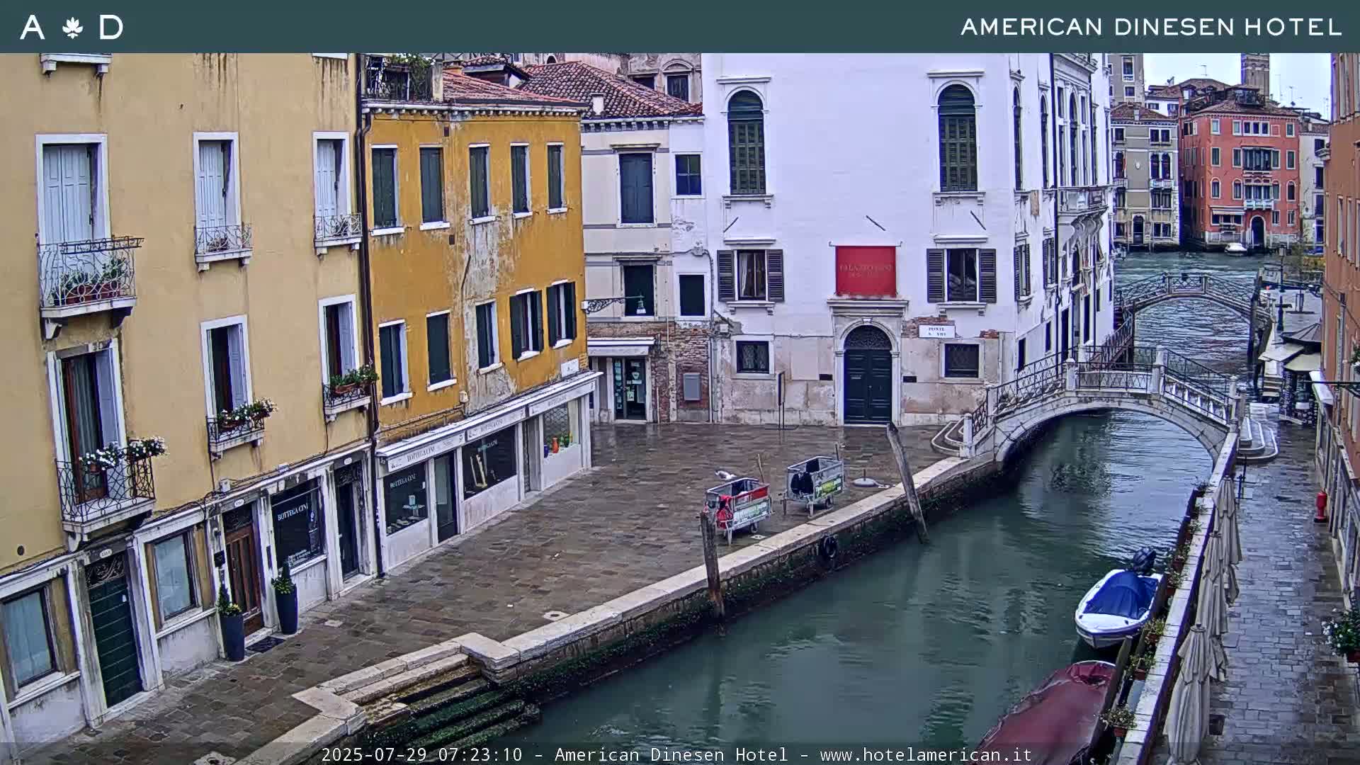 Venice Dorsoduro Canal Live Cam - Venice, Veneto, Italy