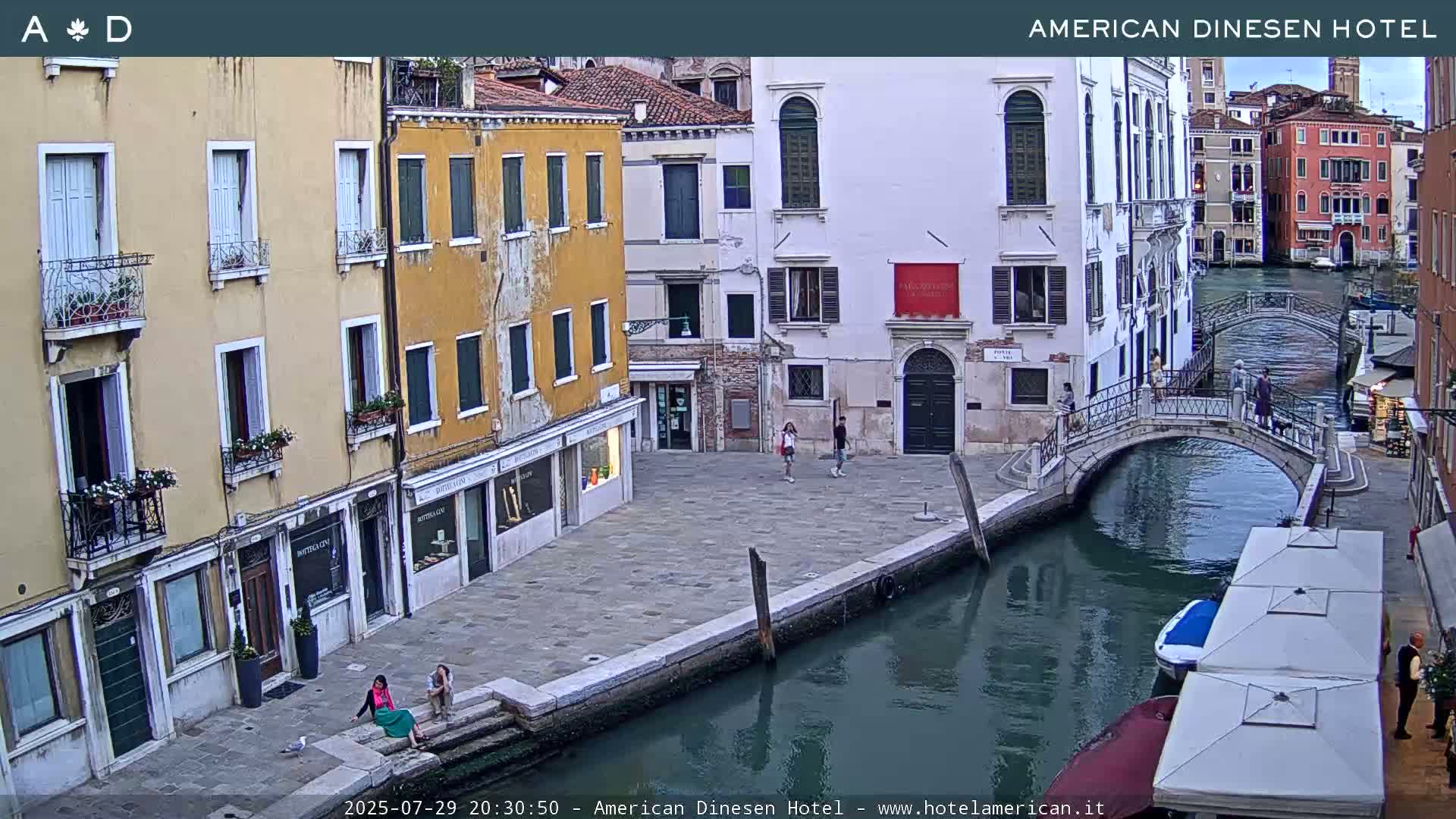 Venice Dorsoduro Canal Live Cam - Venice, Veneto, Italy