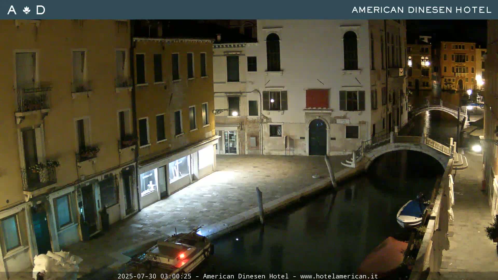 Venice Dorsoduro Canal Live Cam - Venice, Veneto, Italy