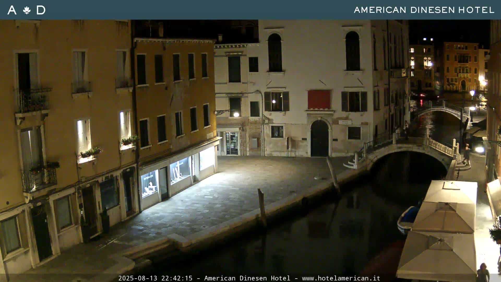 Venice Dorsoduro Canal Live Cam - Venice, Veneto, Italy