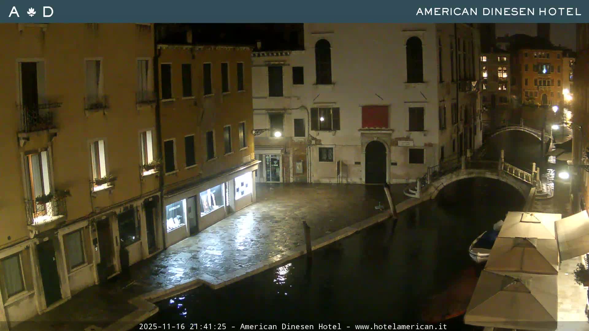 Venice Dorsoduro Canal Live Cam - Venice, Veneto, Italy
