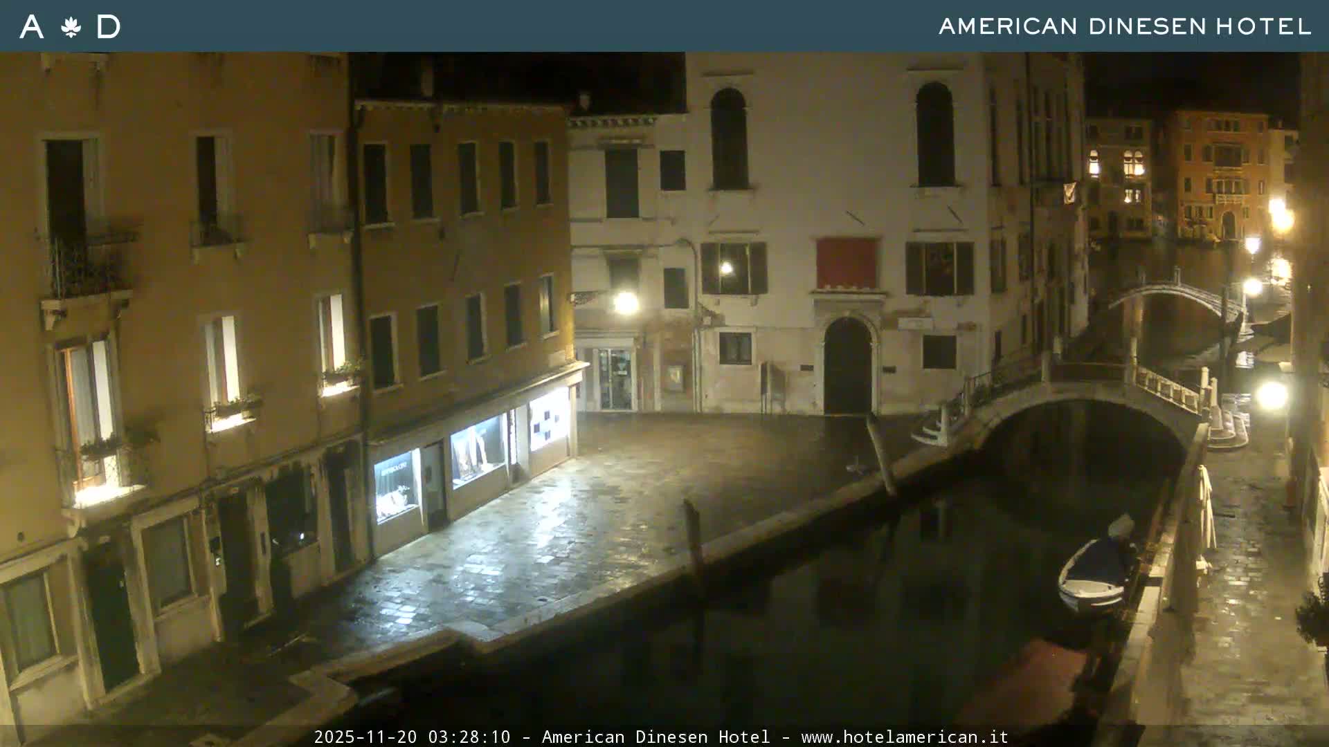 Venice Dorsoduro Canal Live Cam - Venice, Veneto, Italy