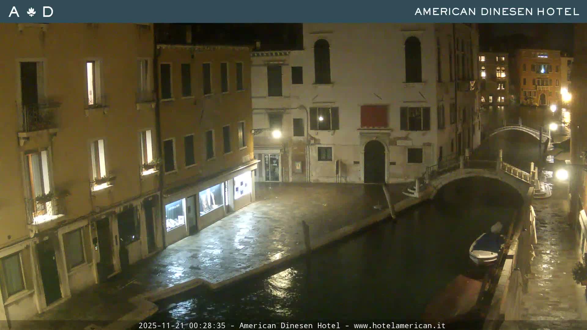 Venice Dorsoduro Canal Live Cam - Venice, Veneto, Italy