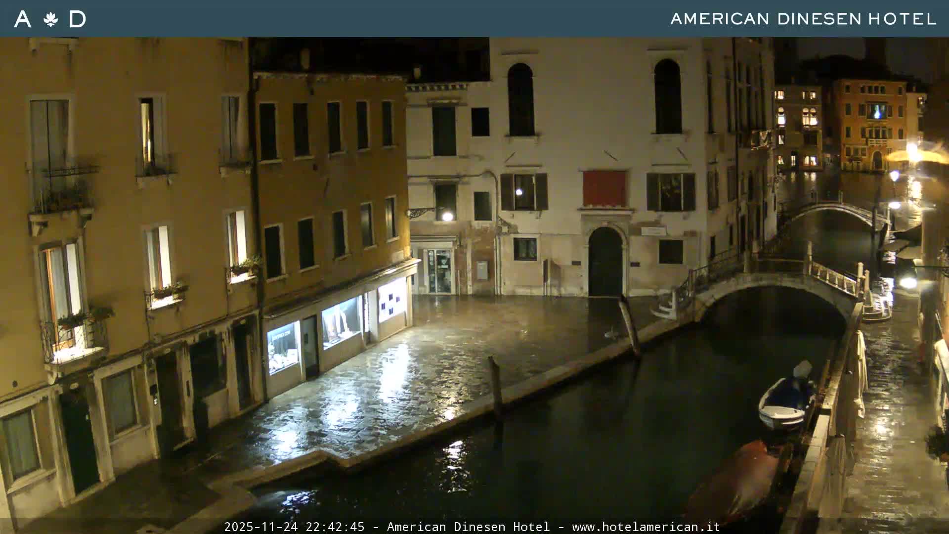 Venice Dorsoduro Canal Live Cam - Venice, Veneto, Italy