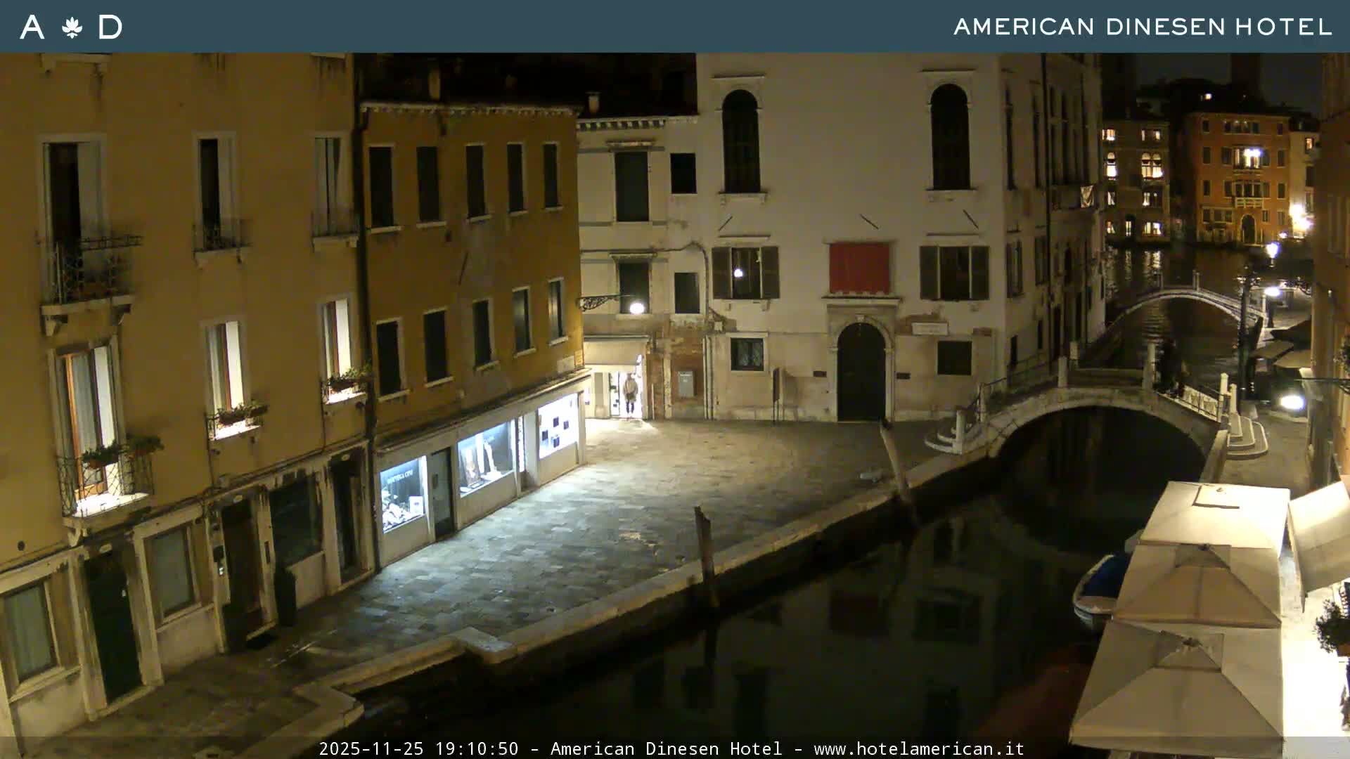 Venice Dorsoduro Canal Live Cam - Venice, Veneto, Italy