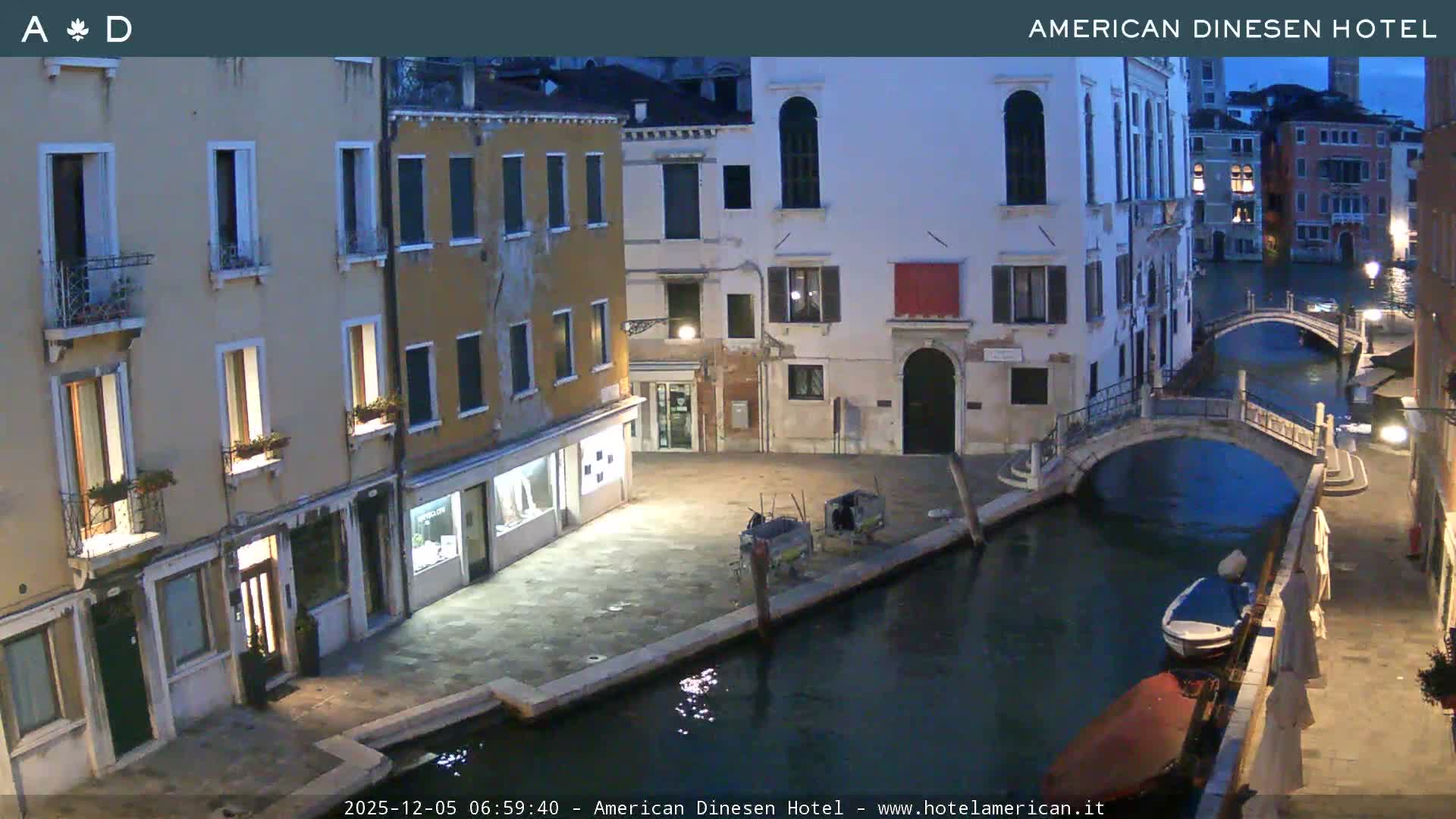 Venice Dorsoduro Canal Live Cam - Venice, Veneto, Italy