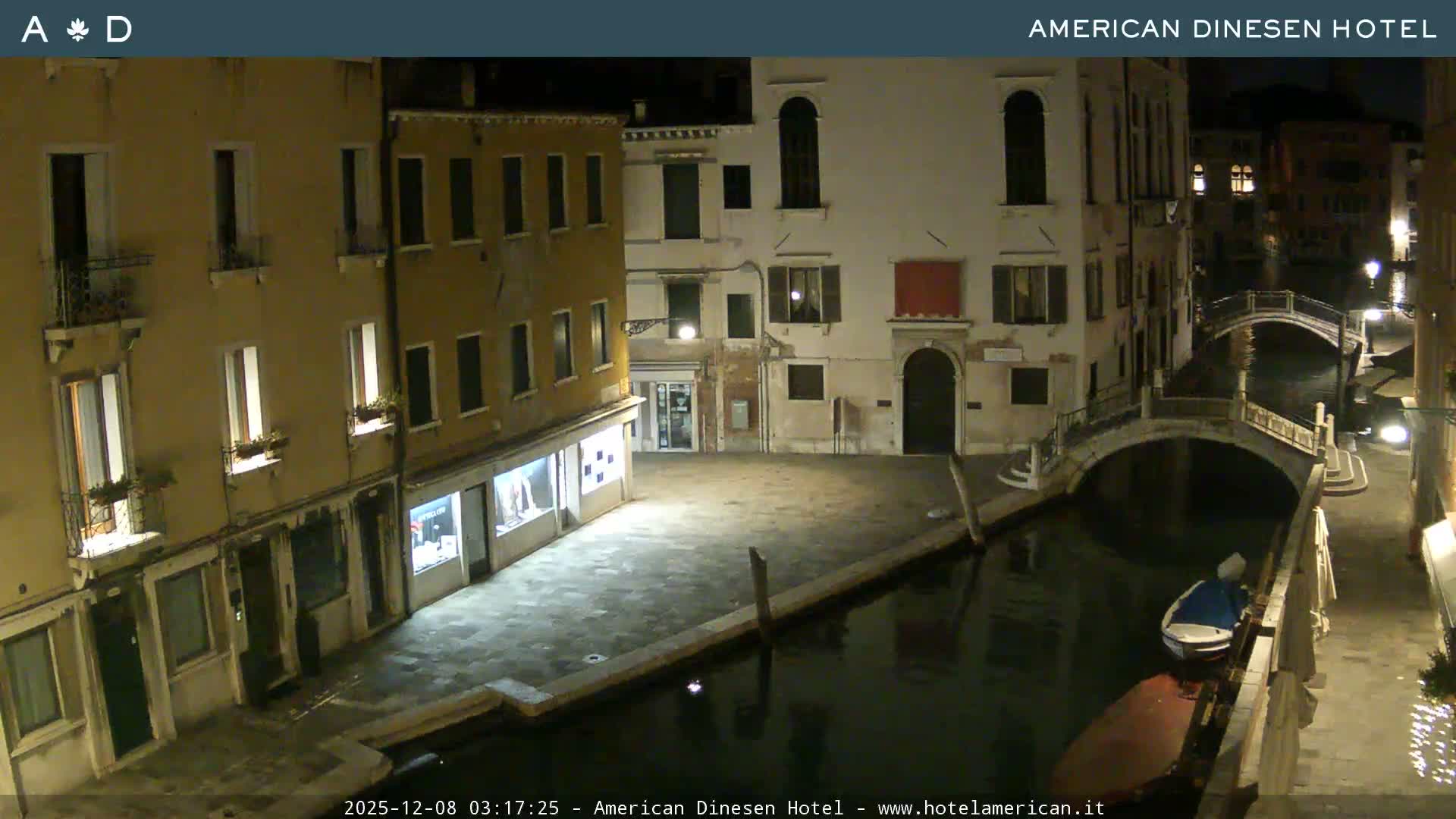 Venice Dorsoduro Canal Live Cam - Venice, Veneto, Italy