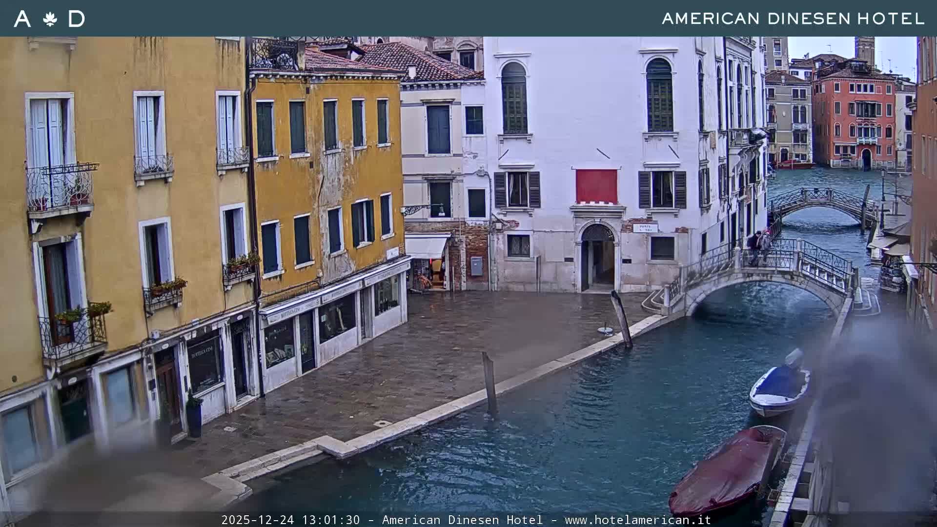 Venice Dorsoduro Canal Live Cam - Venice, Veneto, Italy