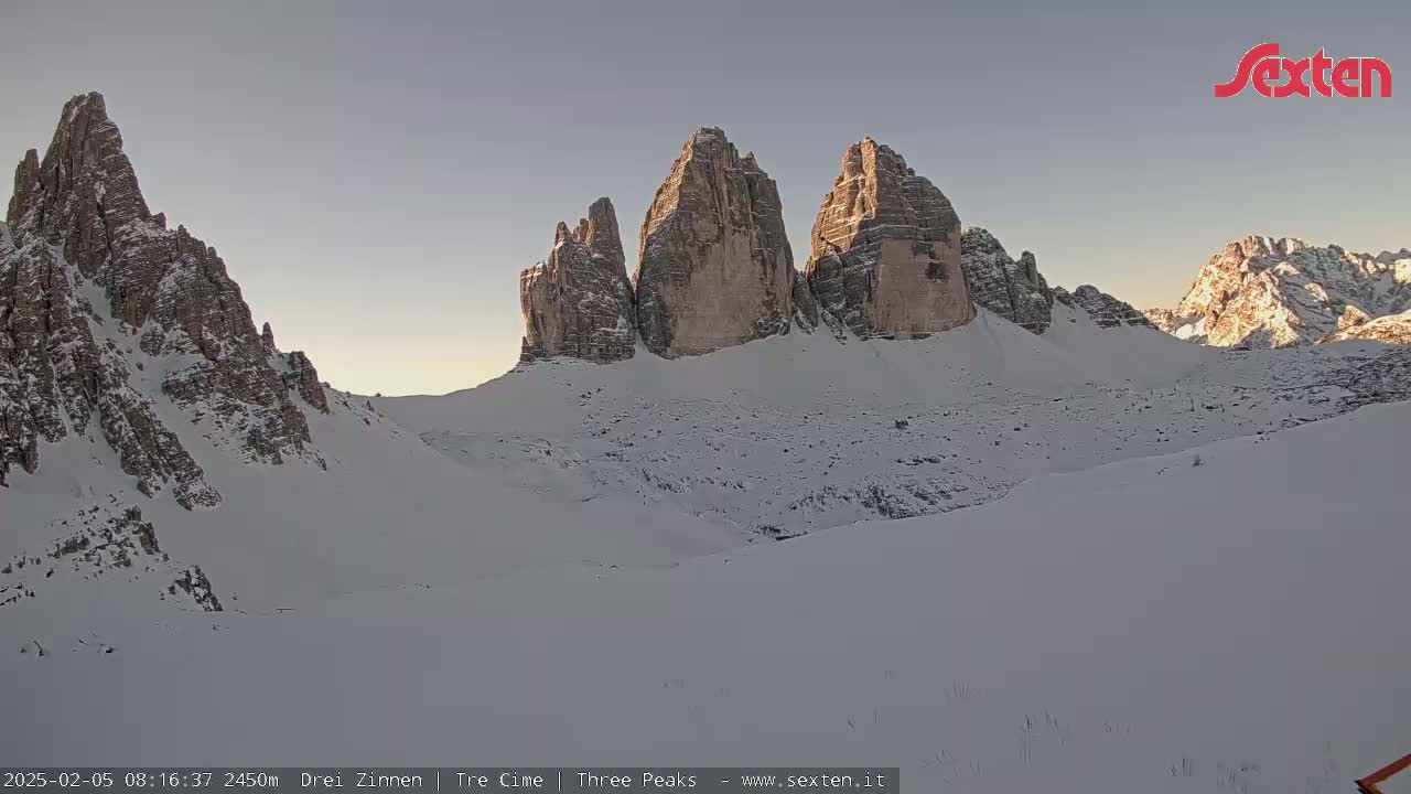 3 Zinnen Dolomites ,Tre Cime di Lavaredo (Three Peaks of Lavaredo) Live Cam - Belluno, Veneto, Italy